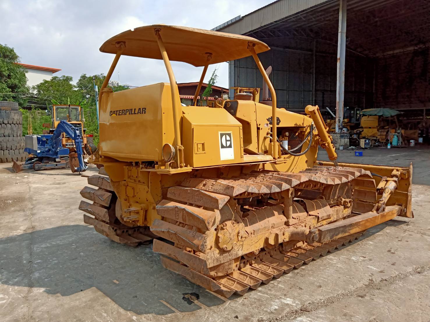 รถแทรคเตอร์ CAT รุ่น D4E สภาพเดิมๆ เครื่องดี พร้อมลุยงาน รถแทรคเตอร์ CAT รุ่น D4E สภาพเดิมๆ เครื่องดี พร้อมลุยงาน