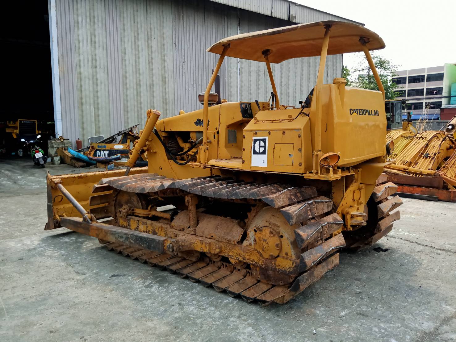รถแทรคเตอร์ CAT รุ่น D4E สภาพเดิมๆ เครื่องดี พร้อมลุยงาน รถแทรคเตอร์ CAT รุ่น D4E สภาพเดิมๆ เครื่องดี พร้อมลุยงาน