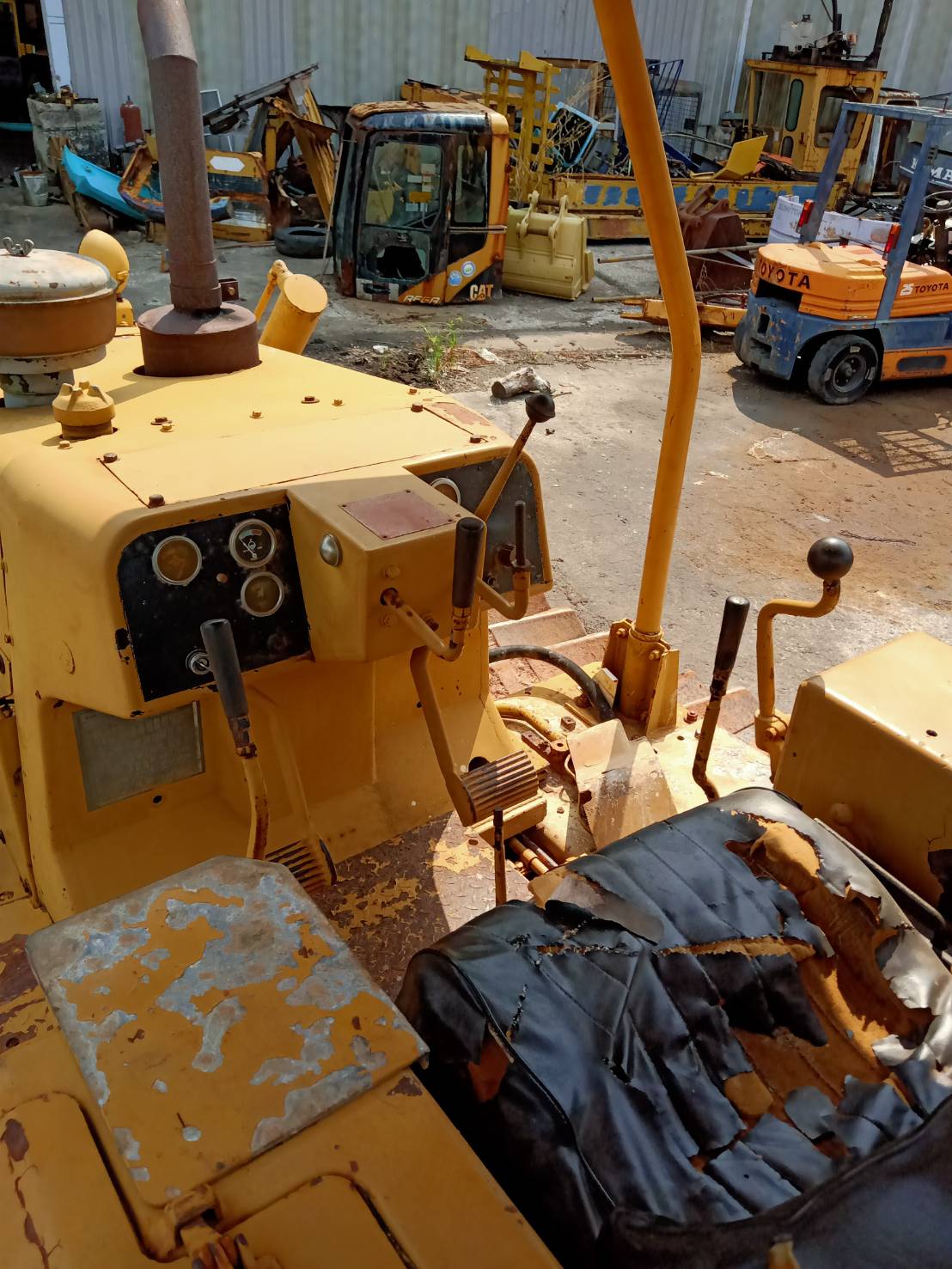 รถแทรคเตอร์ CAT รุ่น D4E สภาพเดิมๆ เครื่องดี พร้อมลุยงาน รถแทรคเตอร์ CAT รุ่น D4E สภาพเดิมๆ เครื่องดี พร้อมลุยงาน