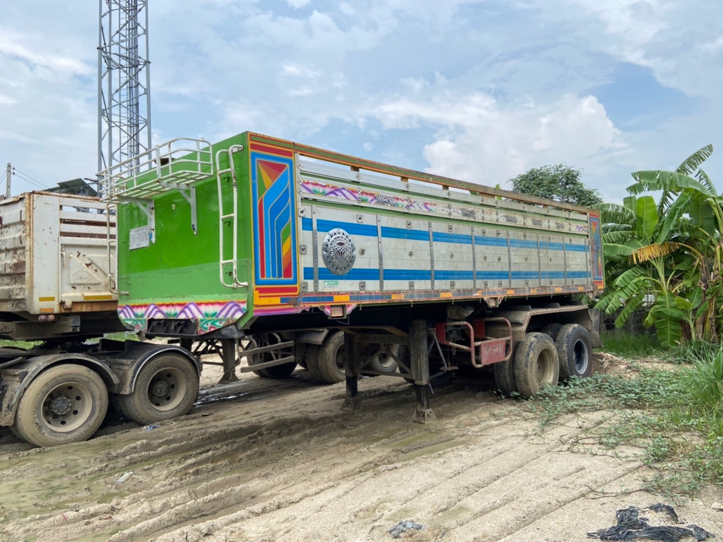 ขายหางเซมิดั้ม2เพลายาว8เมตร อู่พานทองทรัคปี57 น้ำหนักตัว9.7ตัน ขายหางเซมิดั้ม2เพลายาว8เมตร อู่พานทองทรัคปี57 น้ำหนักตัว9.7ตัน