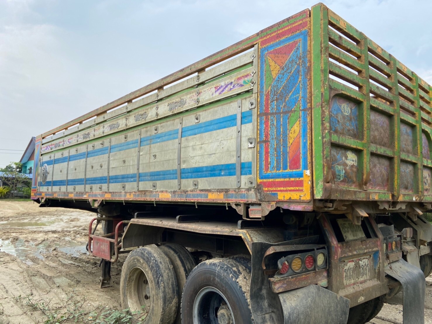 ขายหางเซมิดั้ม2เพลายาว8เมตร อู่พานทองทรัคปี57 น้ำหนักตัว9.7ตัน ขายหางเซมิดั้ม2เพลายาว8เมตร อู่พานทองทรัคปี57 น้ำหนักตัว9.7ตัน