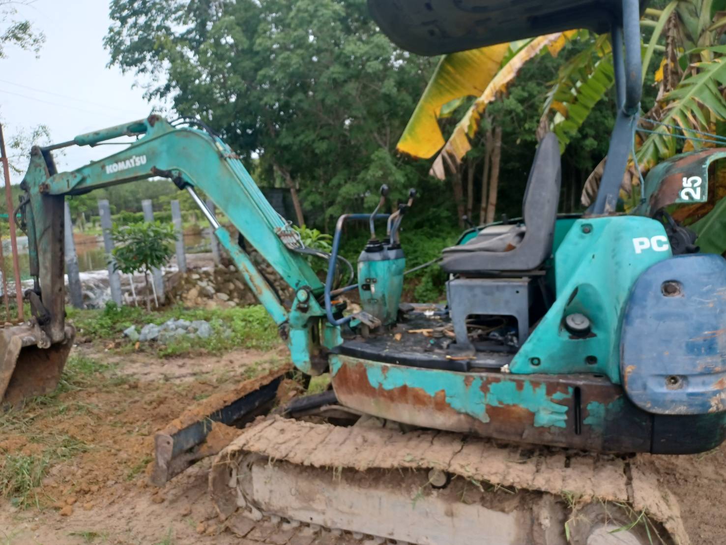 ขายแบ็คโคKOMATSU PC25-8 หมวดวิโรจน์