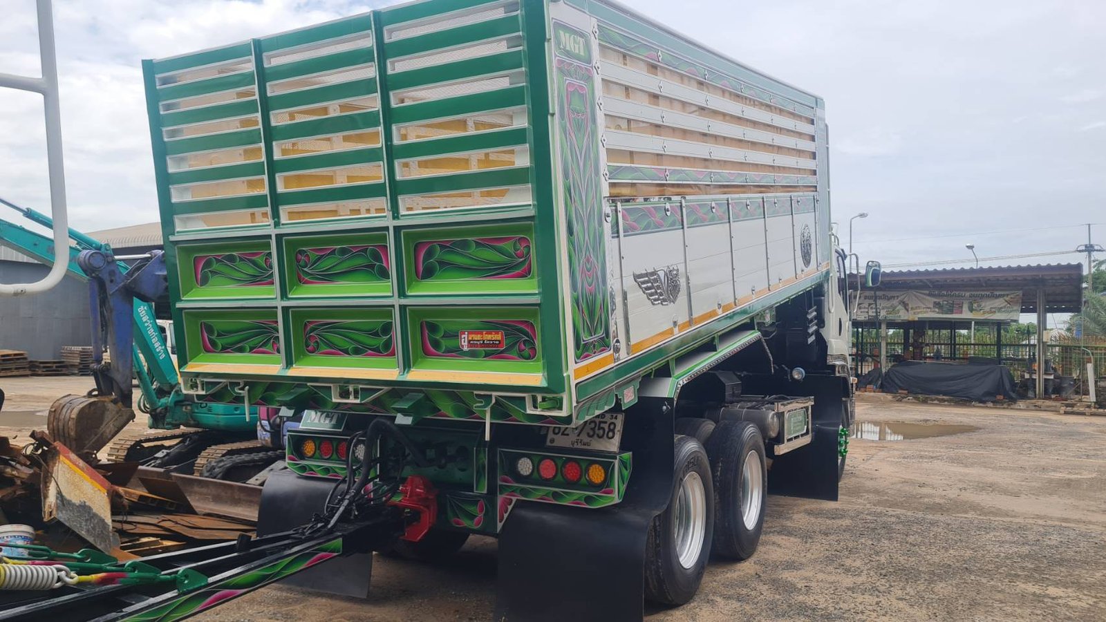 ขายด่วน รถพ่วงแม่+ลูก Isuzu 360 รถปลายปี56 เลขไมล์370000 พร้อมใช้งาน ราคา2.2ล้าน โทร 0895843320 ขายด่วน รถพ่วงแม่+ลูก Isuzu 360 รถปลายปี56 เลขไมล์370000 พร้อมใช้งาน ราคา2.2ล้าน โทร 0895843320