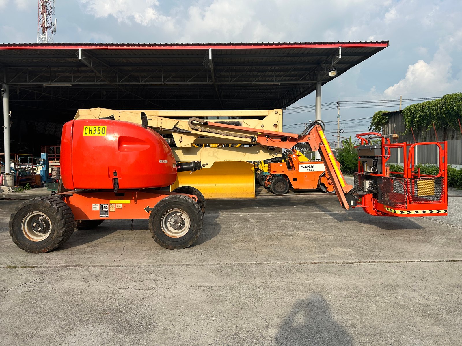 ขายรถกระเช้าบูม JLG 450AJ ความสูง 13.7 เมตร รถเก่านอก ติดต่อ Line jiraroj2909