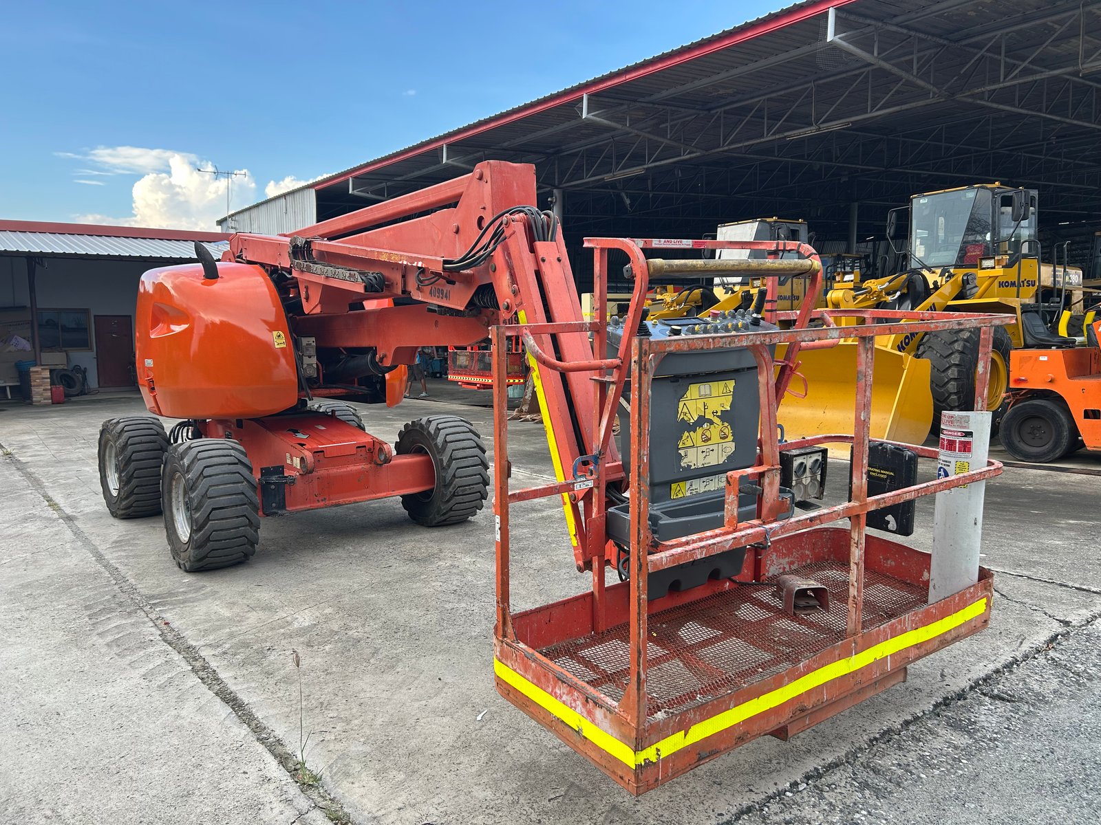 ขายรถกระเช้าบูม JLG รุ่น 450AJ ความสูง 13.7 เมตร รถเก่านอก ติดต่อ Line jiraroj2909
