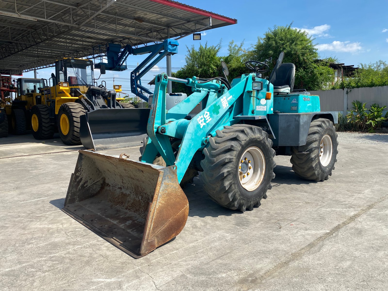 รถตักล้อยาง KUBOTA RA500 บุ้งกี๋ 0.6คิว ยกสูง 3.2 เมตร ติดต่อ Line jiraroj2909 รถตักล้อยาง KUBOTA RA500 บุ้งกี๋ 0.6คิว ยกสูง 3.2 เมตร ติดต่อ Line jiraroj2909
