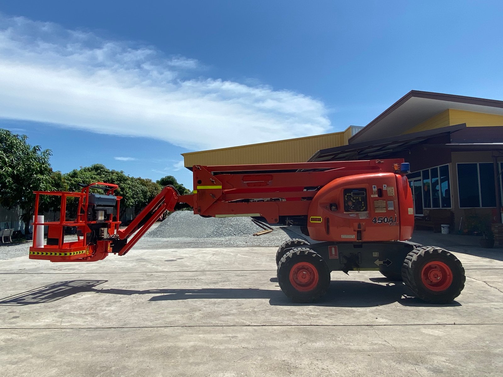 รถกระเช้าบูม JLG 450AJ ความสูง 13.70เมตร เก่านอกนำเข้า ติดต่อ Line jiraroj2909