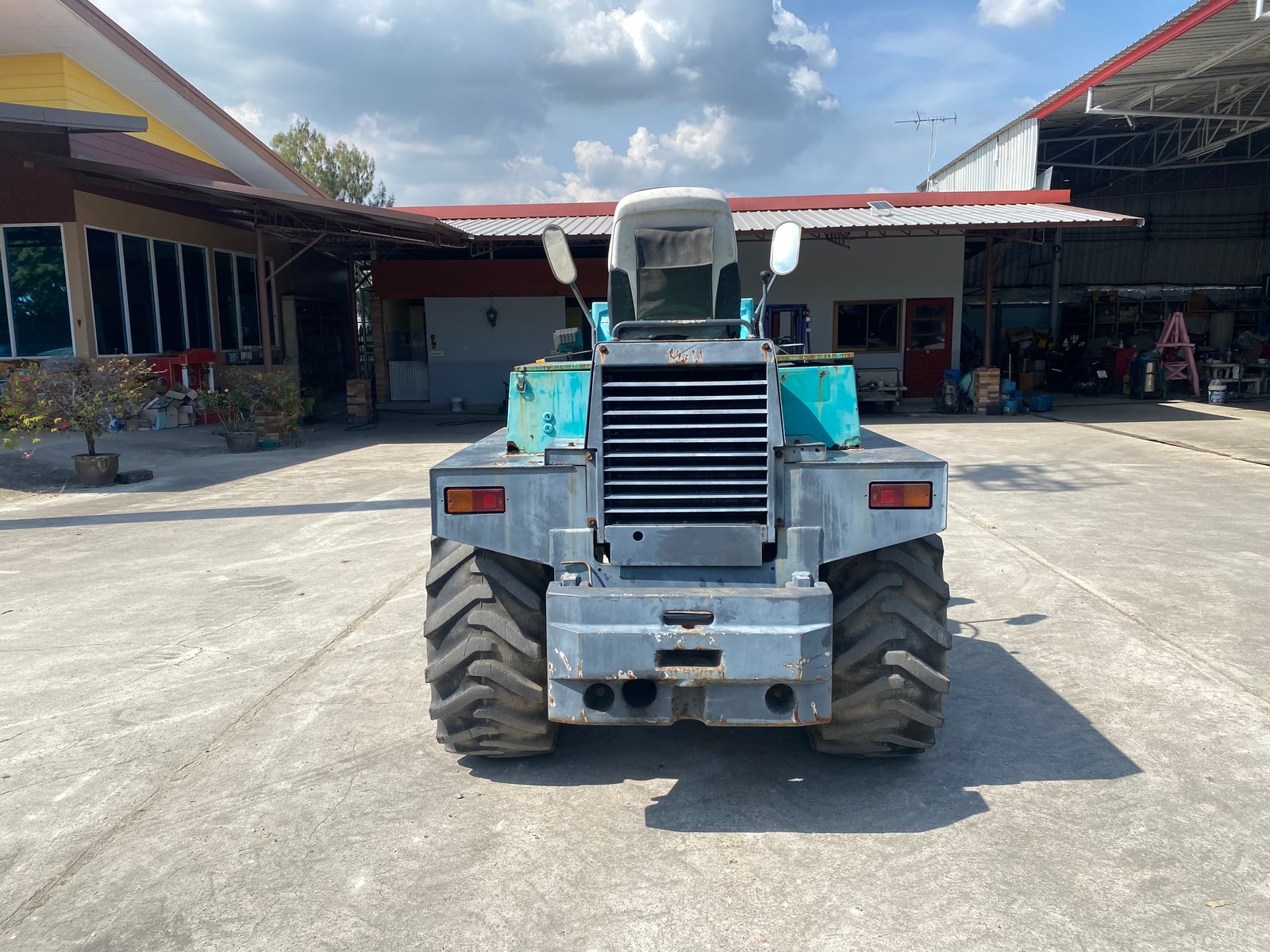 รถตักล้อยาง KUBOTA RA500 บุ้งกี๋ 0.6คิว ยกสูง 3.2 เมตร ติดต่อ Line jiraroj2909
