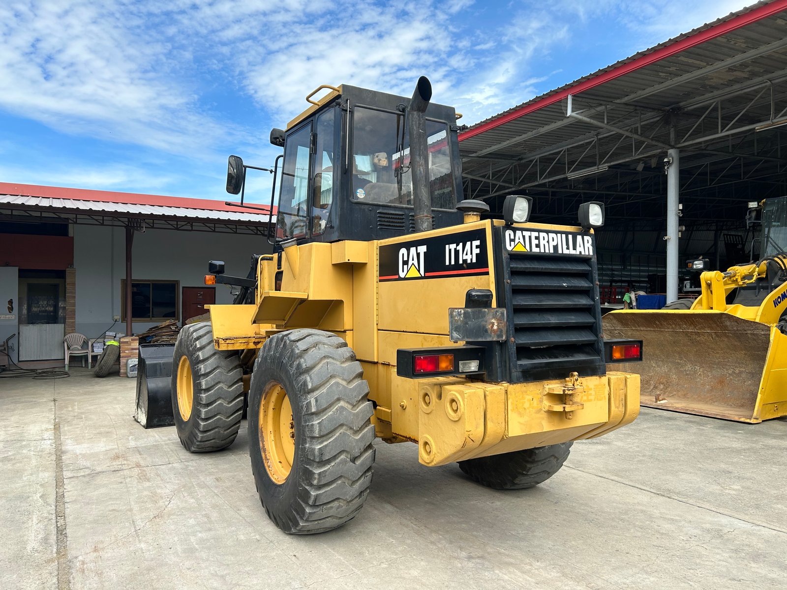 รถตักล้อยาง CAT IT14F บุ้งกี๋ 1.4 คิว ยกสูง 3.6 ม. คอนโทรลเดี่ยว รถเก่านอกนำเข้า ติดต่อ Line jiraroj
