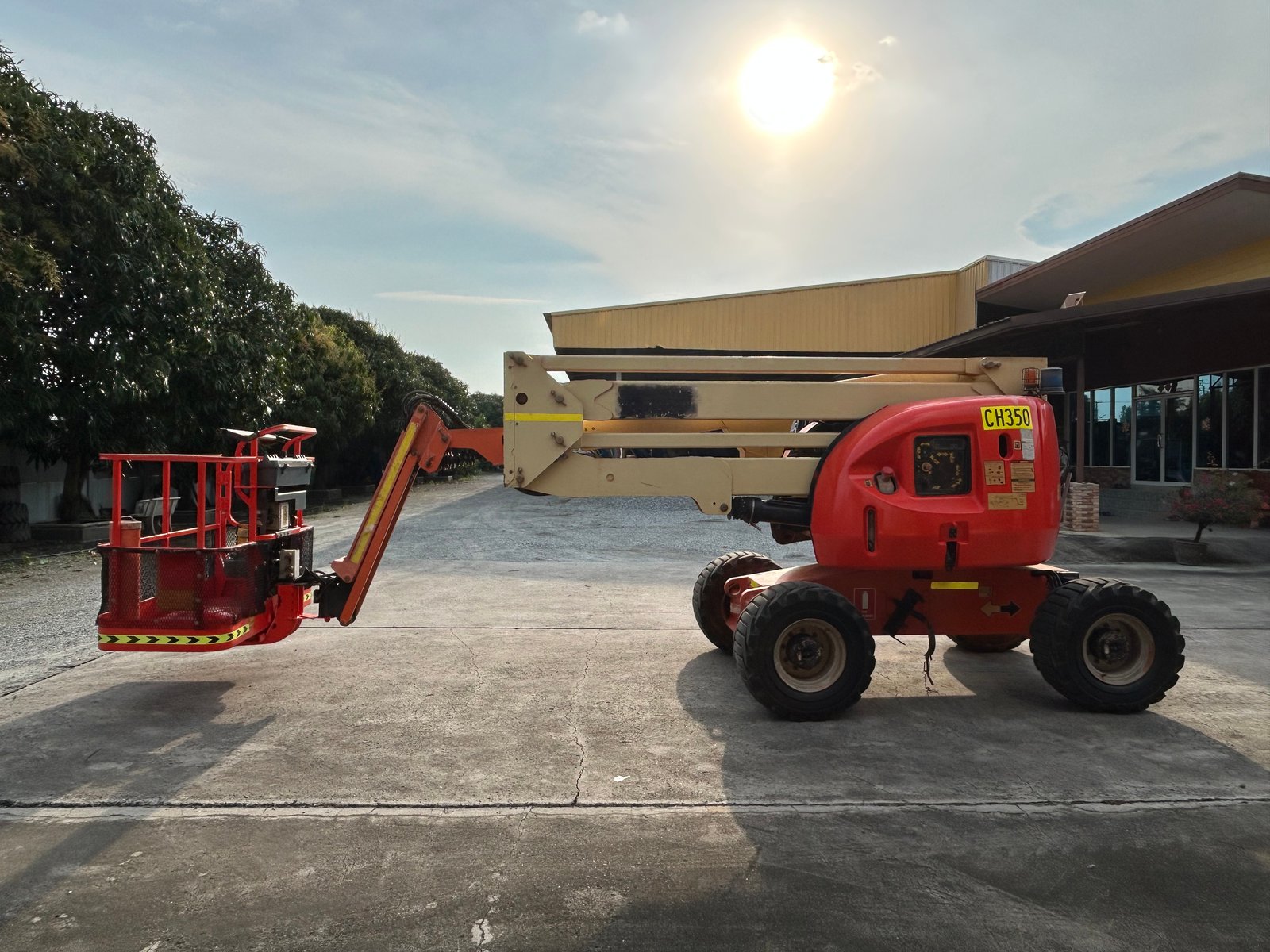 ขายรถกระเช้าบูม JLG 450AJ ความสูง 13.7 เมตร รถเก่านอก ติดต่อ Line jiraroj2909