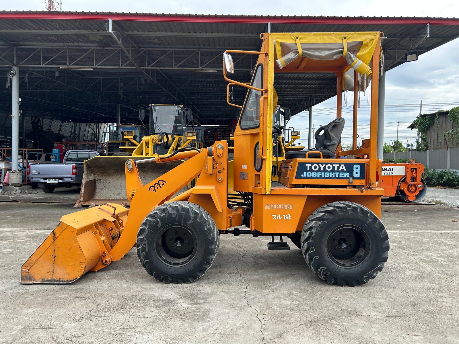 รถตักล้อยาง TOYOTA SDT8 บุ้งกี๋ 0.4 คิว รถเก่านอกนำเข้า ติดต่อ Line jiraroj2909