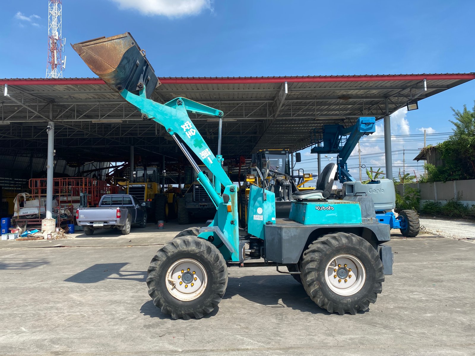 รถตักล้อยาง KUBOTA RA500 บุ้งกี๋ 0.6คิว ยกสูง 3.2 เมตร ติดต่อ Line jiraroj2909