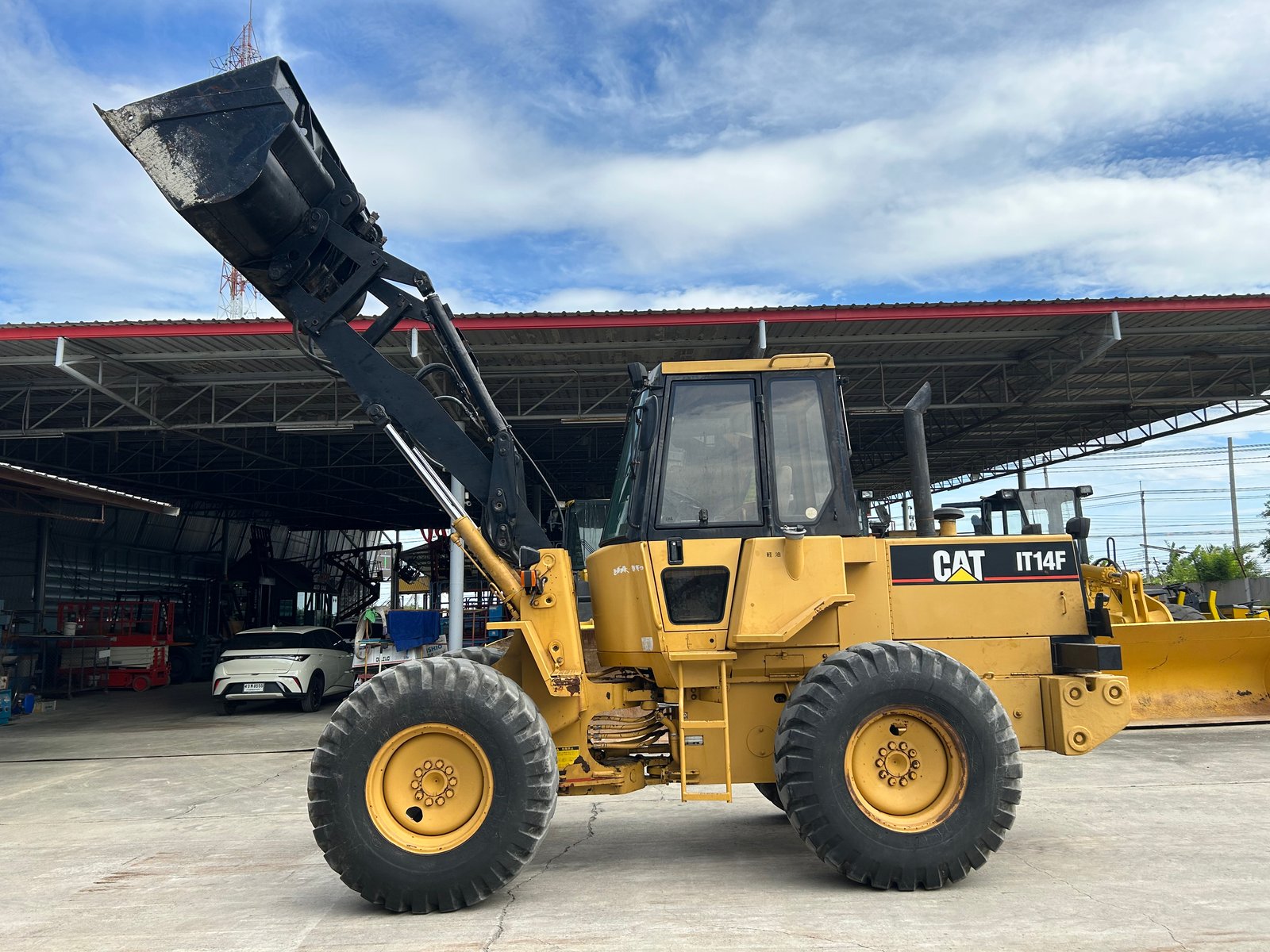 รถตักล้อยาง CAT IT14F บุ้งกี๋ 1.4 คิว ยกสูง 3.6 ม. คอนโทรลเดี่ยว รถเก่านอกนำเข้า ติดต่อ Line jiraroj