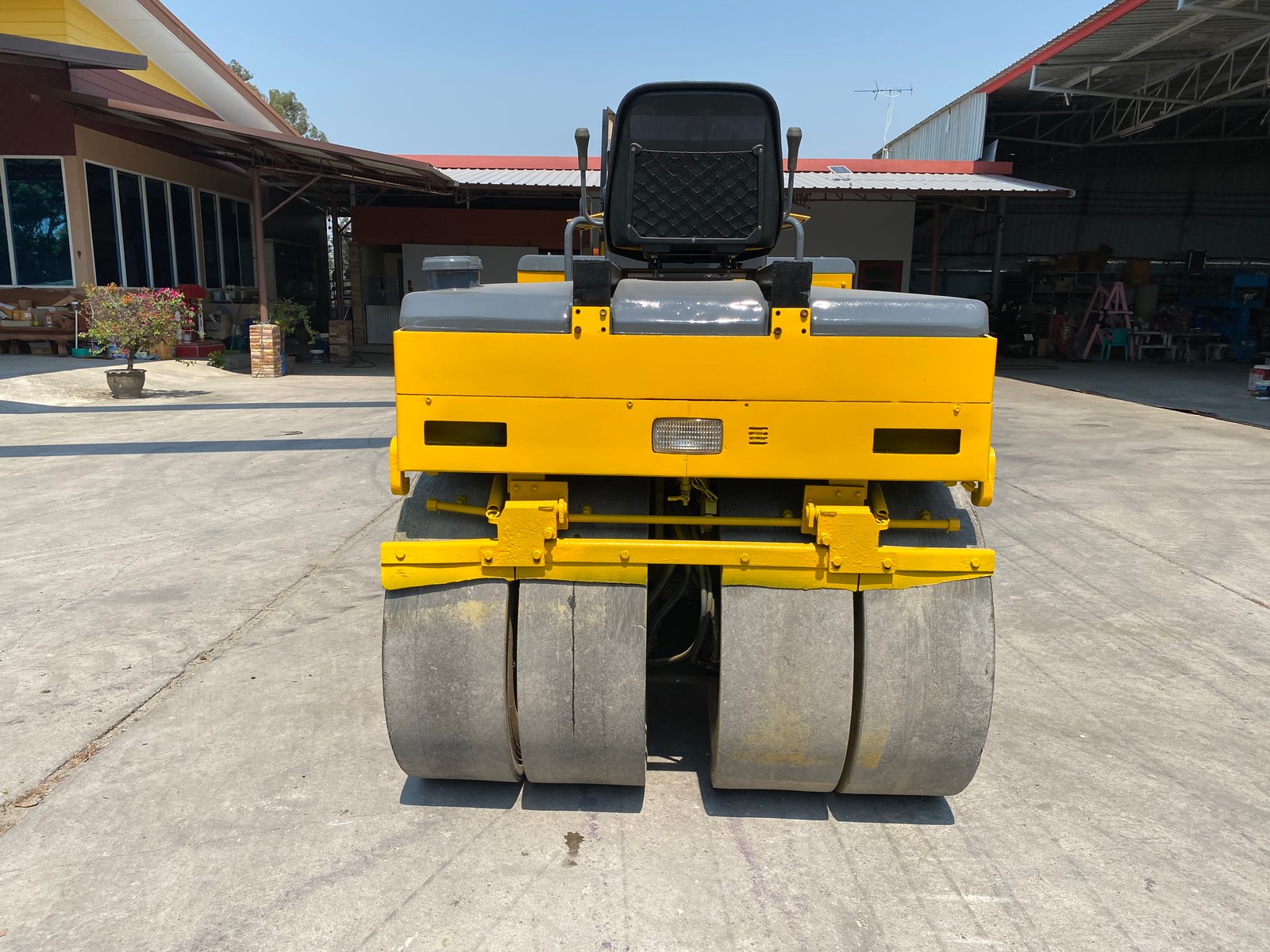 รถบดล้อหน้าเหล็กล้อหลังยาง SUMITOMO  HW41VW ขนาด 4ตัน รถเก่านอกนำเข้า   ติดต่อ Line  jiraroj2909