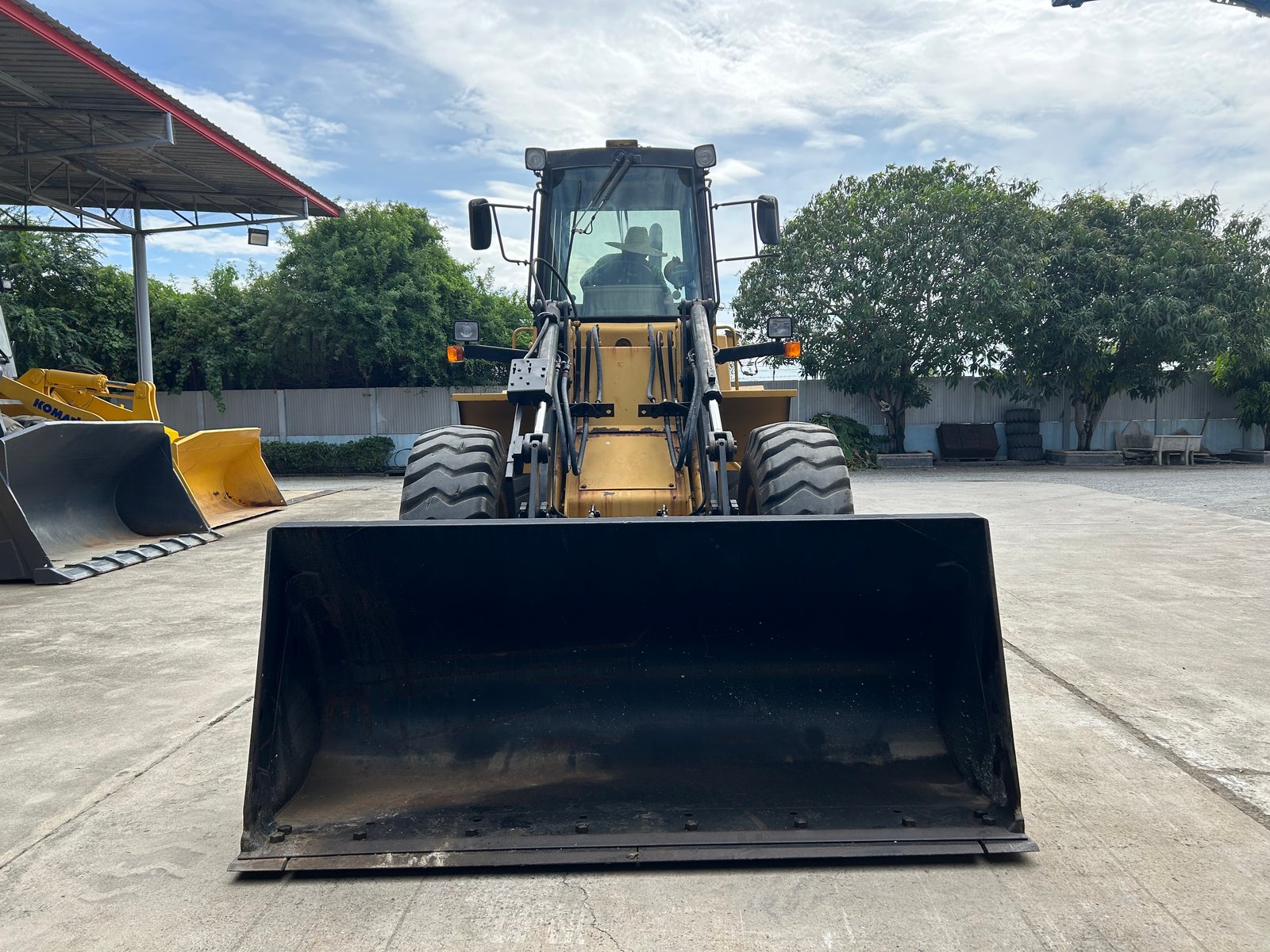 รถตักล้อยาง CAT IT14F บุ้งกี๋ 1.4 คิว ยกสูง 3.6 ม. คอนโทรลเดี่ยว รถเก่านอกนำเข้า ติดต่อ Line jiraroj