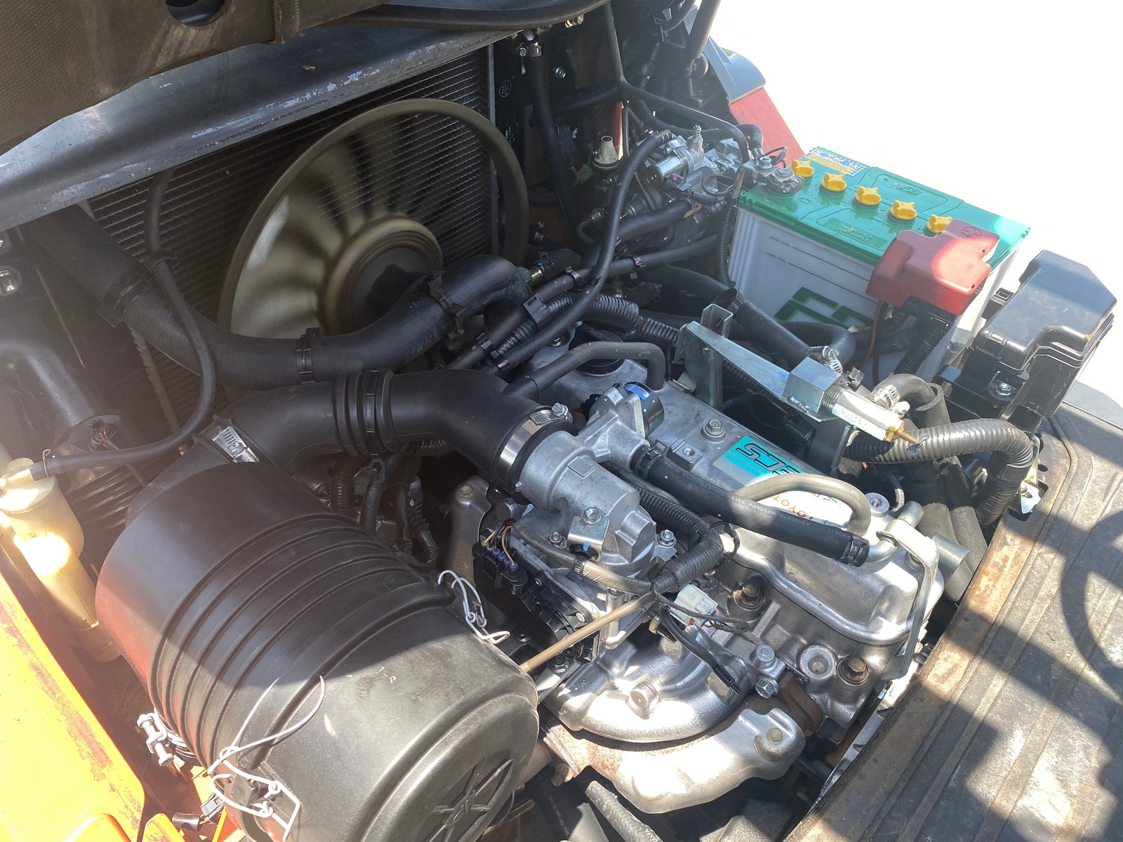 รถฟอร์คลิฟท์ TOYOTA 02-8FG20 ยก 2ตัน ยกสูง 5.5เมตร ใช้แก๊ส LPG ติดต่อ Line jiraroj2909