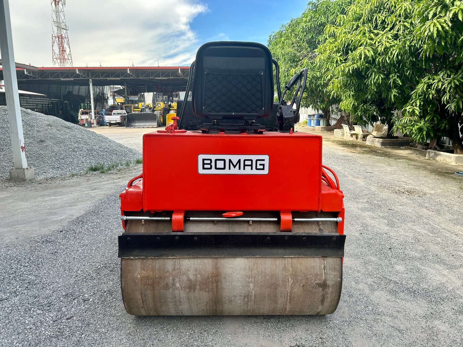รถบดสั่นสะเทือน BOMAG BW120AD ขนาด 3 ตัน รถเก่านอกนำเข้า ติดต่อ Line jiraroj2909