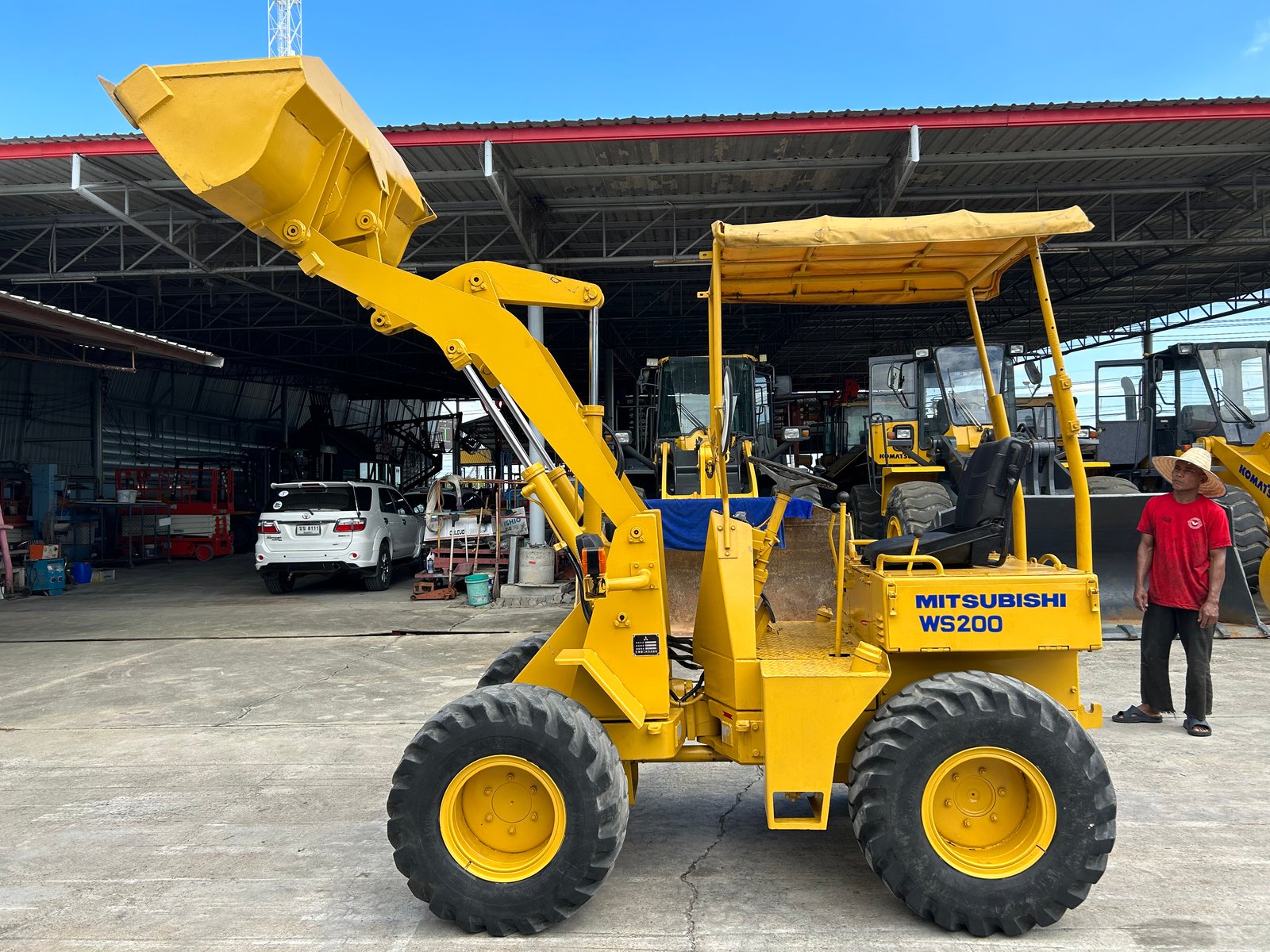 รถตักล้อยาง MITSUBISHI WS200 บุ้งกี๋ 0.3 คิว รถเก่านอกนำเข้า ติดต่อ Line jiraroj2909