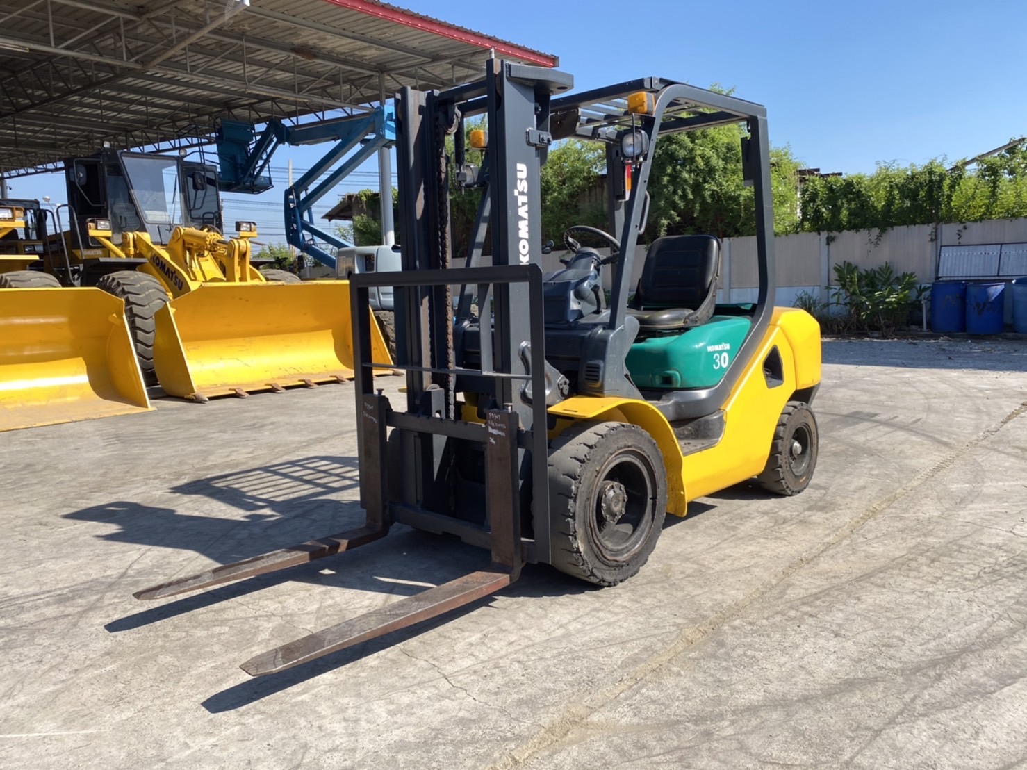 โฟล์คลิฟท์ KOMATSU FD30T-16 รถโฟล์คลิฟท์ 3ตัน ยกสูง3เมตร ติดต่อ Line jiraroj2909 โฟล์คลิฟท์ KOMATSU FD30T-16 รถโฟล์คลิฟท์ 3ตัน ยกสูง3เมตร ติดต่อ Line jiraroj2909