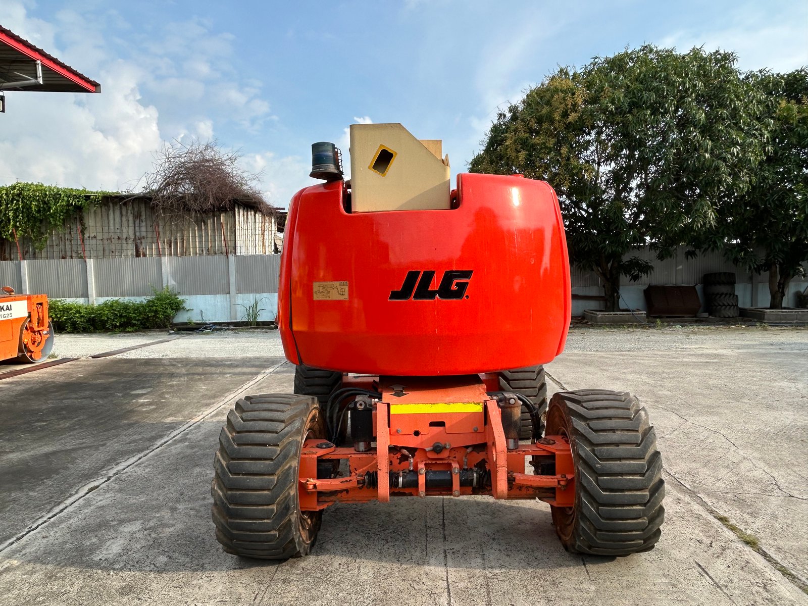 ขายรถกระเช้าบูม JLG 450AJ ความสูง 13.7 เมตร รถเก่านอก ติดต่อ Line jiraroj2909