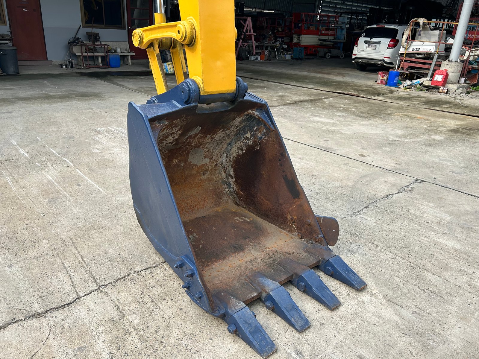 รถแบคโฮล้อยาง KOMATSU PW100-3 ขนาด 10 ตัน ติดต่อ Line jiraroj2909