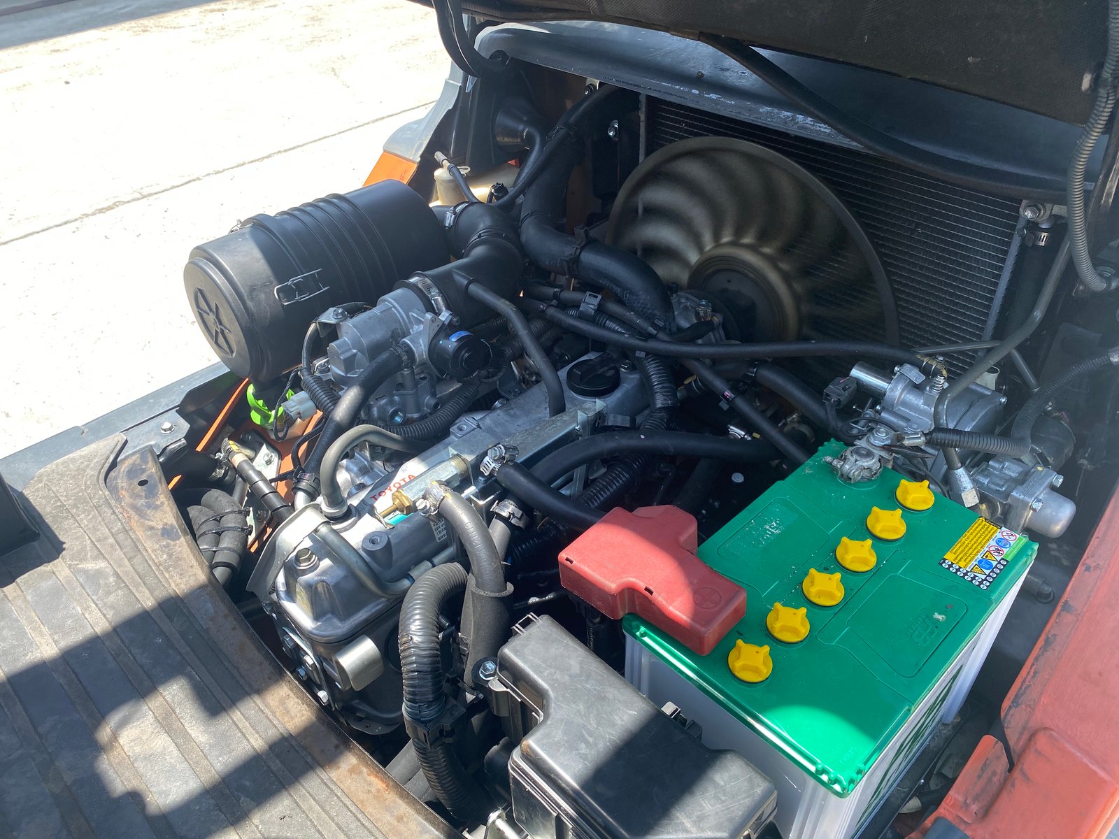 รถฟอร์คลิฟท์ TOYOTA 02-8FG20 ยก 2ตัน ยกสูง 5.5เมตร ใช้แก๊ส LPG ติดต่อ Line jiraroj2909