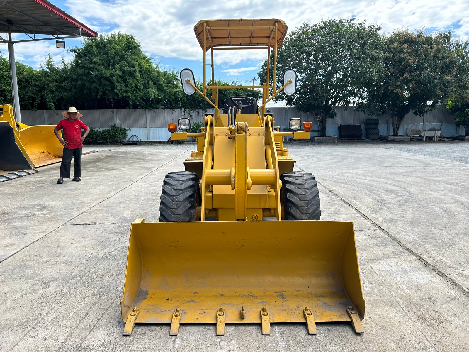 รถตักล้อยาง MITSUBISHI WS200 บุ้งกี๋ 0.3 คิว รถเก่านอกนำเข้า ติดต่อ Line jiraroj2909
