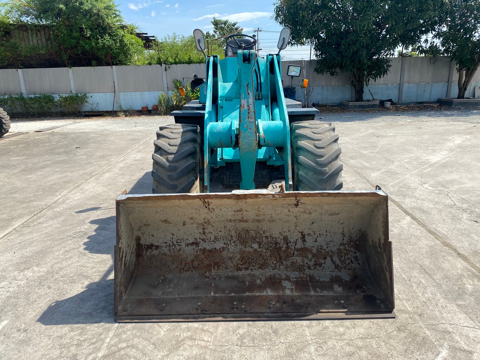 รถตักล้อยาง KUBOTA RA500 บุ้งกี๋ 0.6คิว ยกสูง 3.2 เมตร ติดต่อ Line jiraroj2909