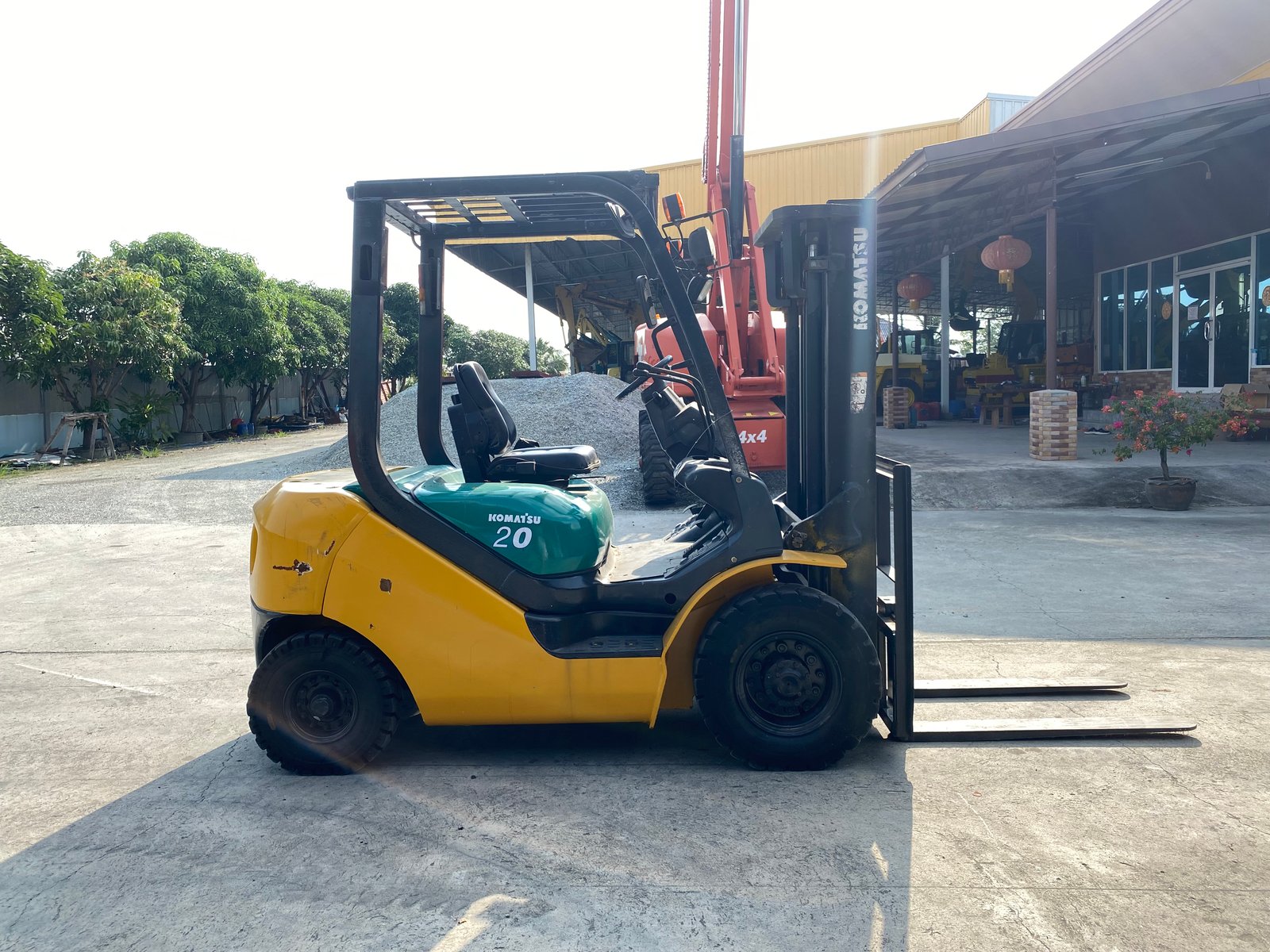 รถฟอร์คลิฟท์ KOMATSU FD20T-16 ยก 2ตัน ยกสูง 3เมตร ติดต่อ Line jiraroj2909