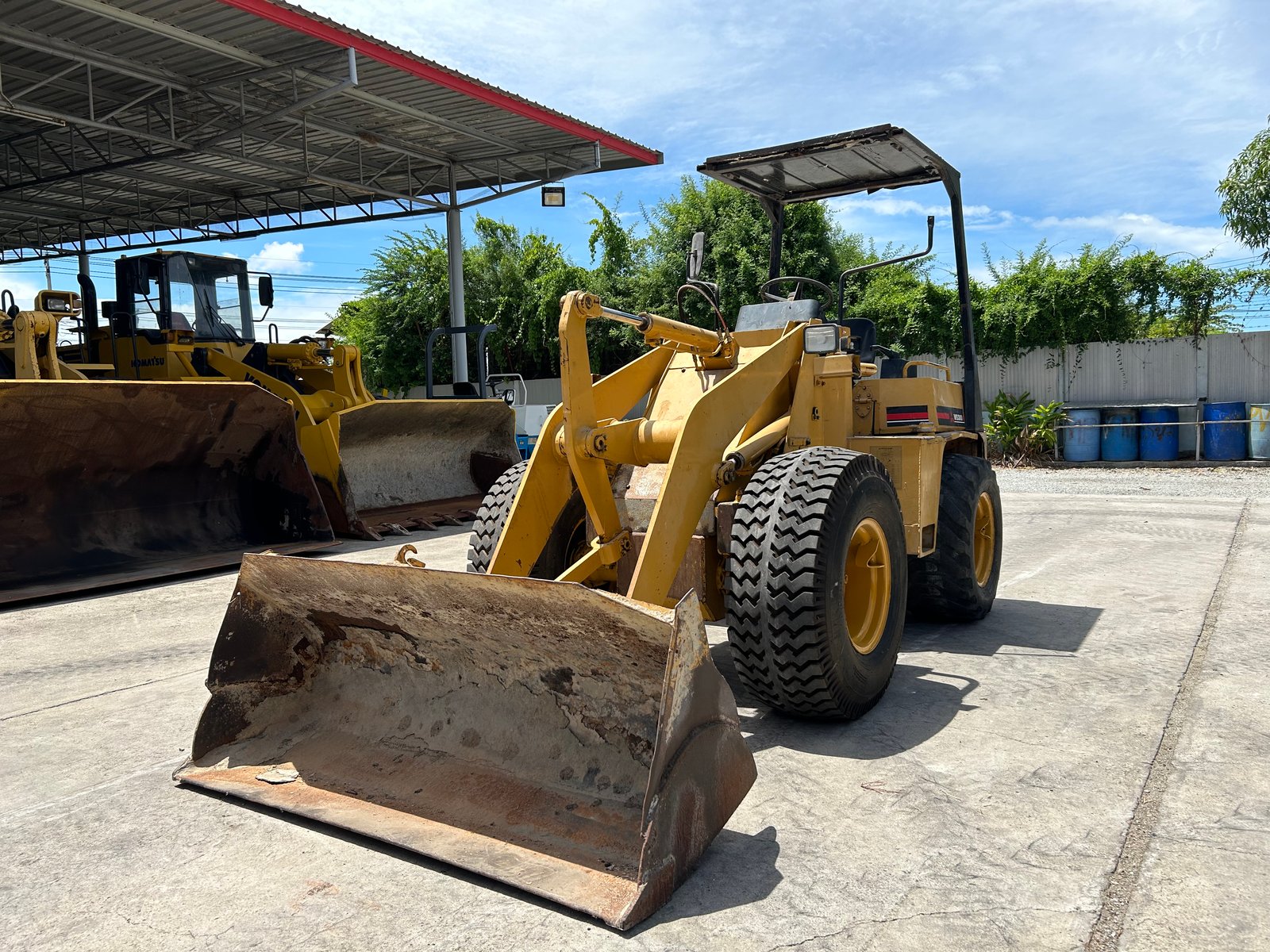 รถตักล้อยาง MITSUBISHI WS300A บุ้งกี๋ 0.5 คิว ยกสูง 3 เมตร รถเก่านอกนำเข้า ติดต่อ Line jiraroj2909