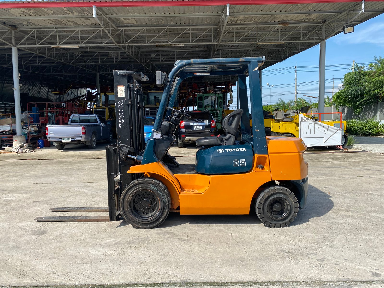 รถฟอร์คลิฟท์ TOYOTA 7FD25 ยก 2.5 ตัน เสาสูง3เมตร รถเก่านอก ติดต่อ Line jiraroj2909 รถฟอร์คลิฟท์ TOYOTA 7FD25 ยก 2.5 ตัน เสาสูง3เมตร รถเก่านอก ติดต่อ Line jiraroj2909