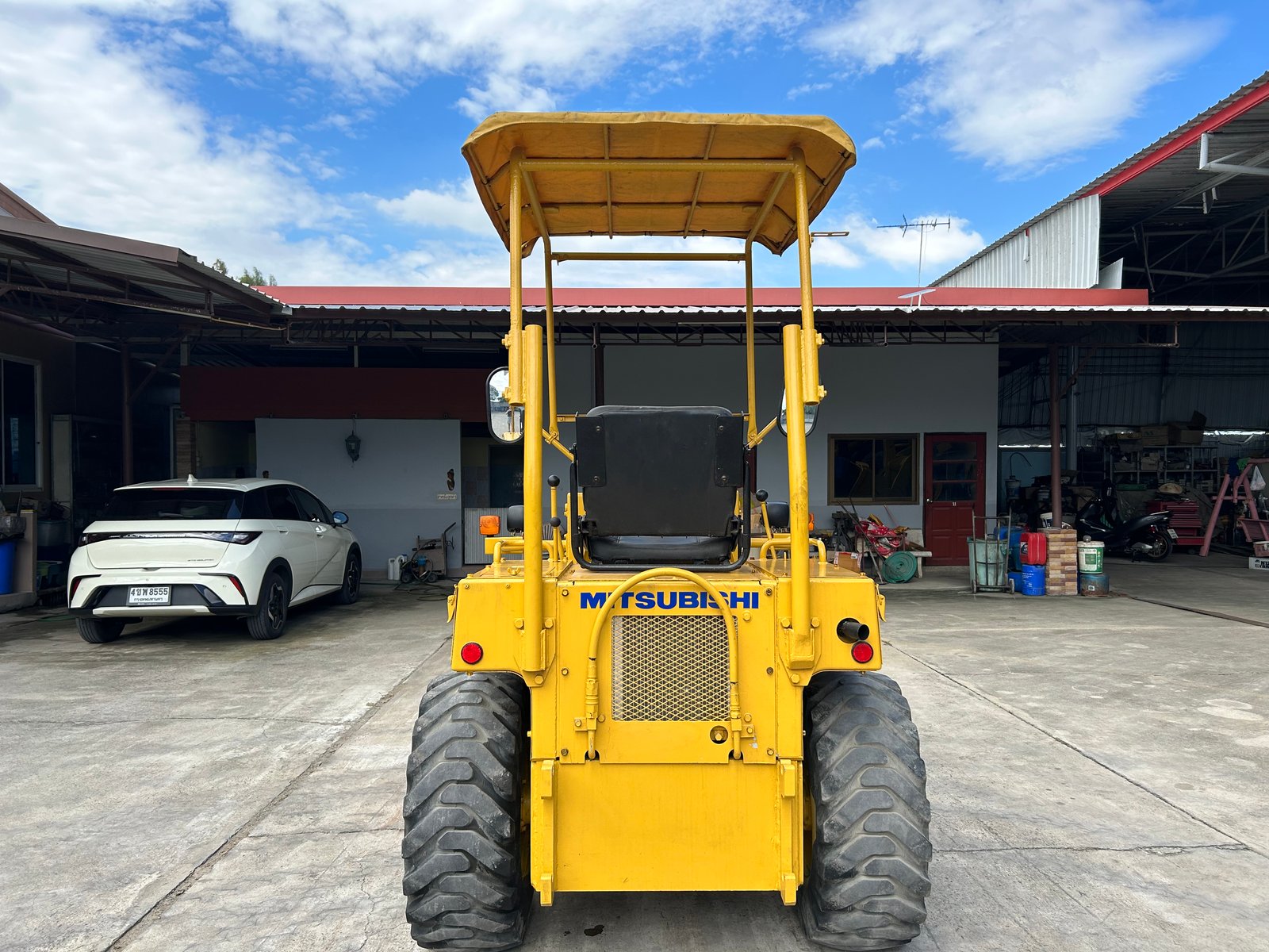 รถตักล้อยาง MITSUBISHI WS200 บุ้งกี๋ 0.3 คิว รถเก่านอกนำเข้า ติดต่อ Line jiraroj2909