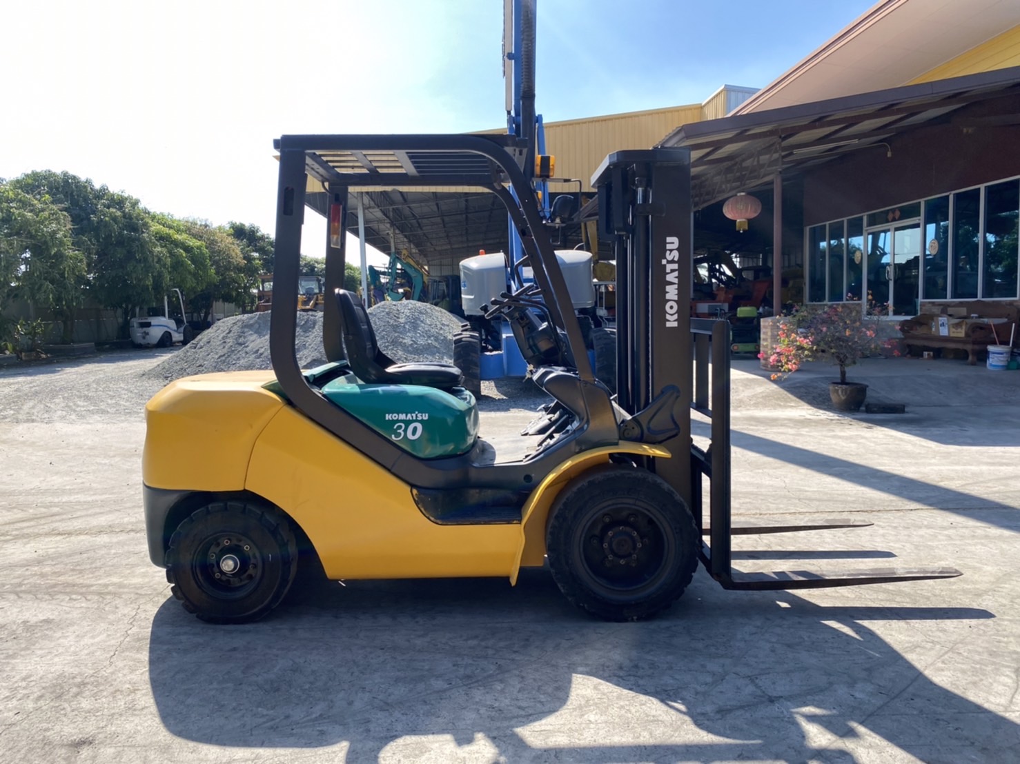 โฟล์คลิฟท์ KOMATSU FD30T-16 รถโฟล์คลิฟท์ 3ตัน ยกสูง3เมตร ติดต่อ Line jiraroj2909