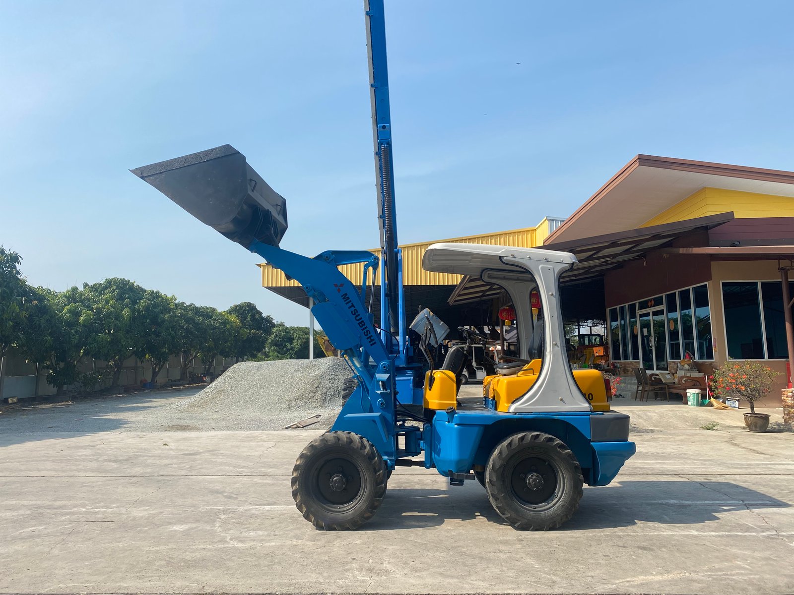 รถตักล้อยาง MITSUBISHI WS210 เทียบเท่า WA30 บุ้งกี๋ 0.7 คิว รถเก่านอกนำเข้า ติดต่อ Line jiraroj2909