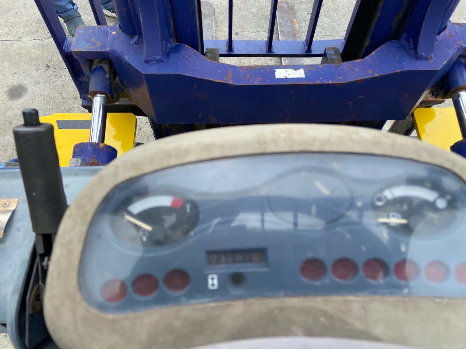 รถฟอร์คลิฟท์ KOMATSU  FD30T-14  ยก 3 ตัน เสาสูง 3 เมตร  ติดต่อ  Line  jiraroj2909