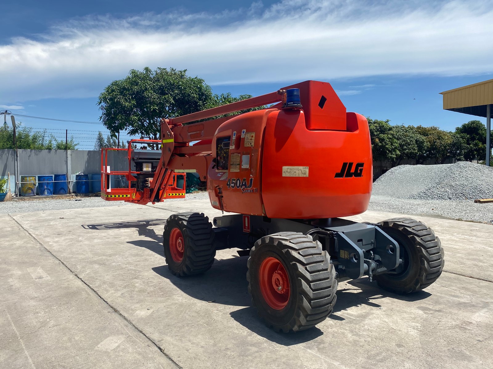 รถกระเช้าบูม JLG 450AJ ความสูง 13.70เมตร เก่านอกนำเข้า ติดต่อ Line jiraroj2909