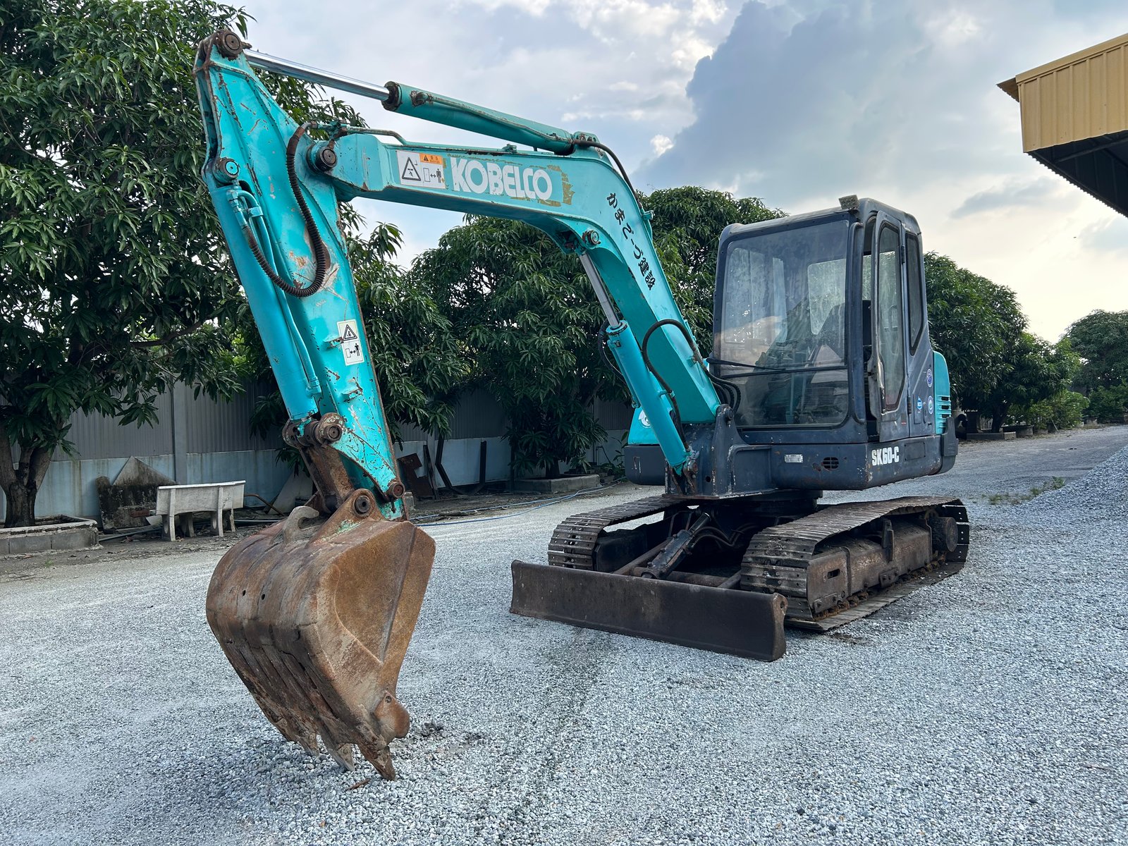 รถแบคโฮ KOBELCO SK60-C ขนาด 6 ตัน รถเก่านอกนำเข้า ติดต่อ Line: jiraroj2909