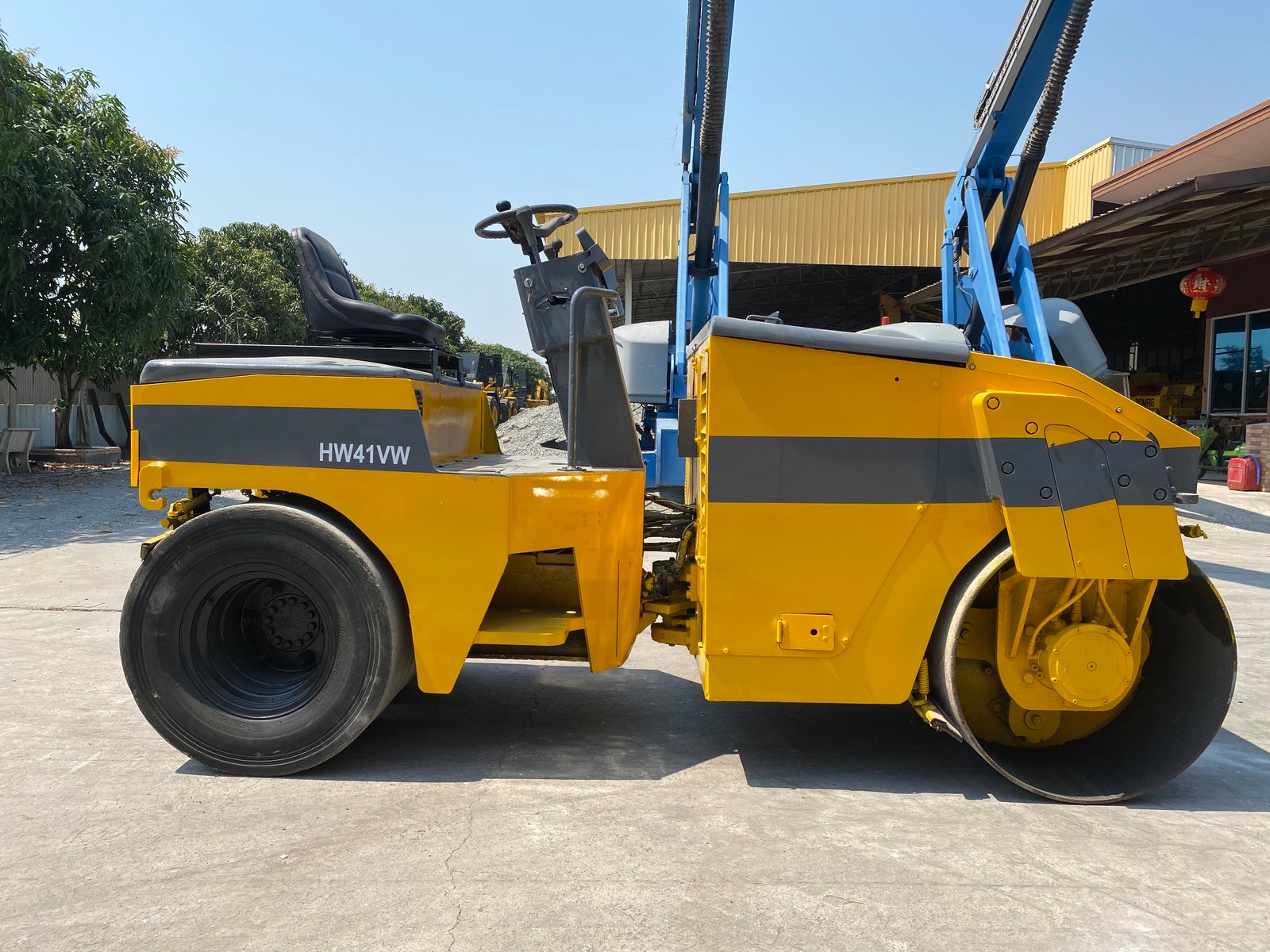 รถบดล้อหน้าเหล็กล้อหลังยาง SUMITOMO  HW41VW ขนาด 4ตัน รถเก่านอกนำเข้า   ติดต่อ Line  jiraroj2909
