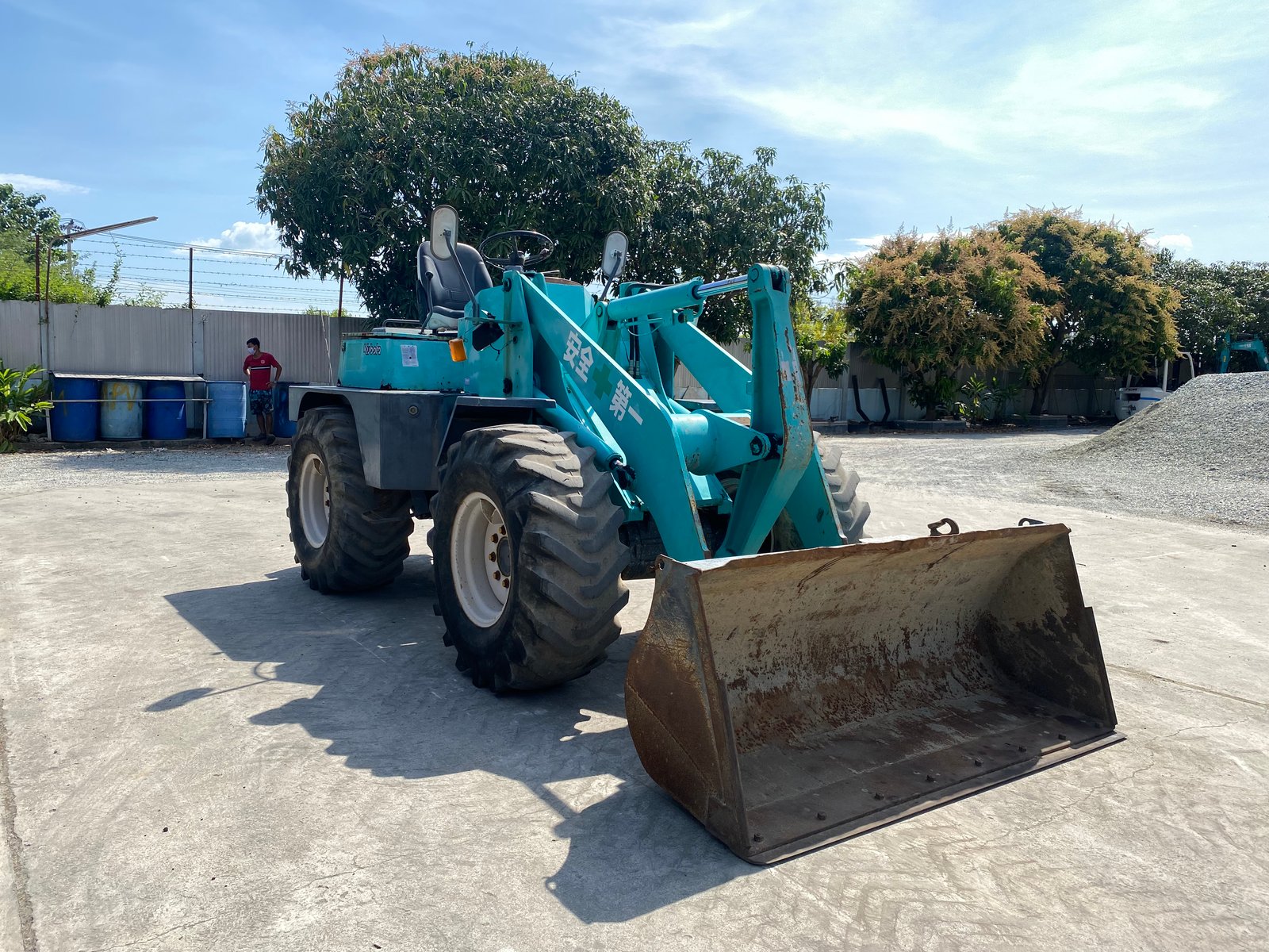 รถตักล้อยาง KUBOTA RA500 บุ้งกี๋ 0.6คิว ยกสูง 3.2 เมตร ติดต่อ Line jiraroj2909