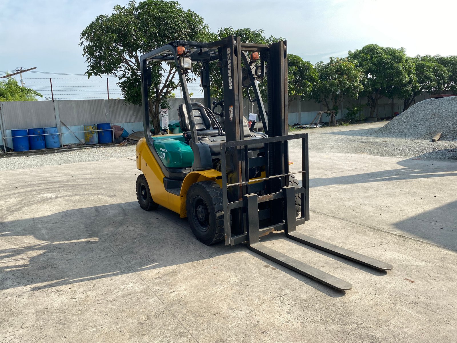 รถฟอร์คลิฟท์ KOMATSU FD20T-16 ยก 2ตัน ยกสูง 3เมตร ติดต่อ Line jiraroj2909 รถฟอร์คลิฟท์ KOMATSU FD20T-16 ยก 2ตัน ยกสูง 3เมตร ติดต่อ Line jiraroj2909