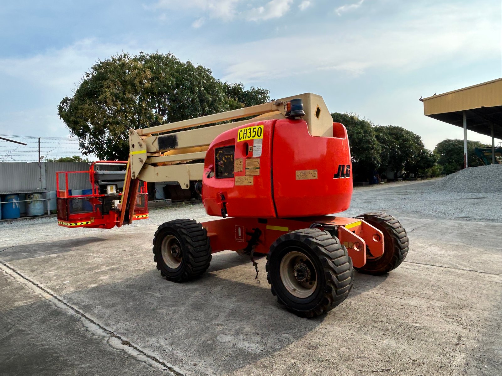 ขายรถกระเช้าบูม JLG 450AJ ความสูง 13.7 เมตร รถเก่านอก ติดต่อ Line jiraroj2909