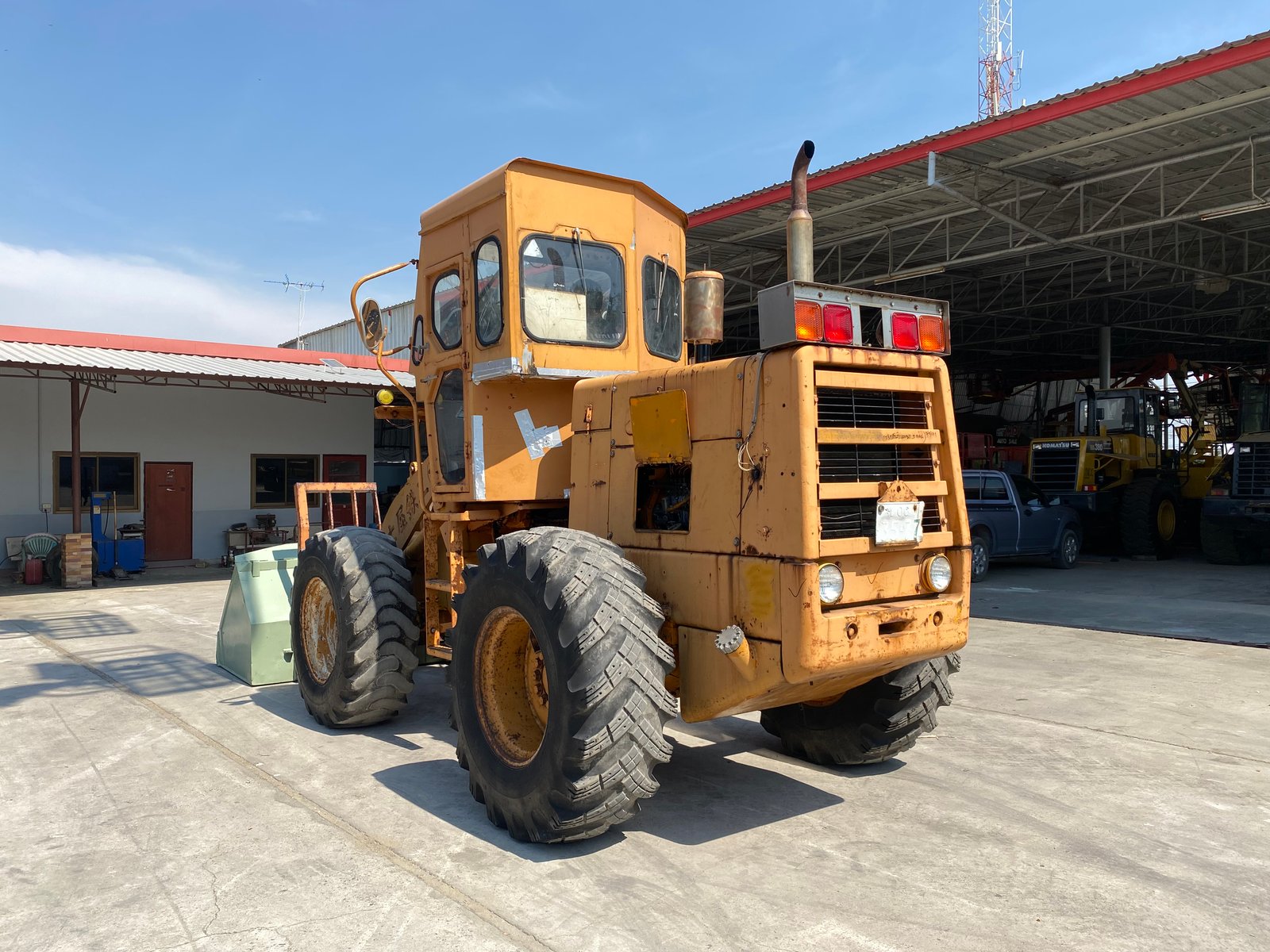 รถตักล้อยาง KOMATSU 510 กรองคู่ บุ้งกี๋ 1คิว รถเก่านอกนำเข้า ติดต่อ Line jiraroj2909