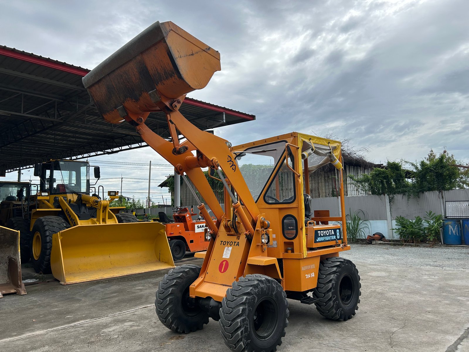 รถตักล้อยาง TOYOTA SDT8 บุ้งกี๋ 0.4 คิว รถเก่านอกนำเข้า ติดต่อ Line jiraroj2909