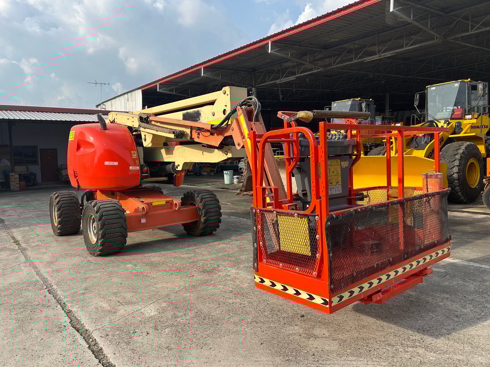 ขายรถกระเช้าบูม JLG 450AJ ความสูง 13.7 เมตร รถเก่านอก ติดต่อ Line jiraroj2909