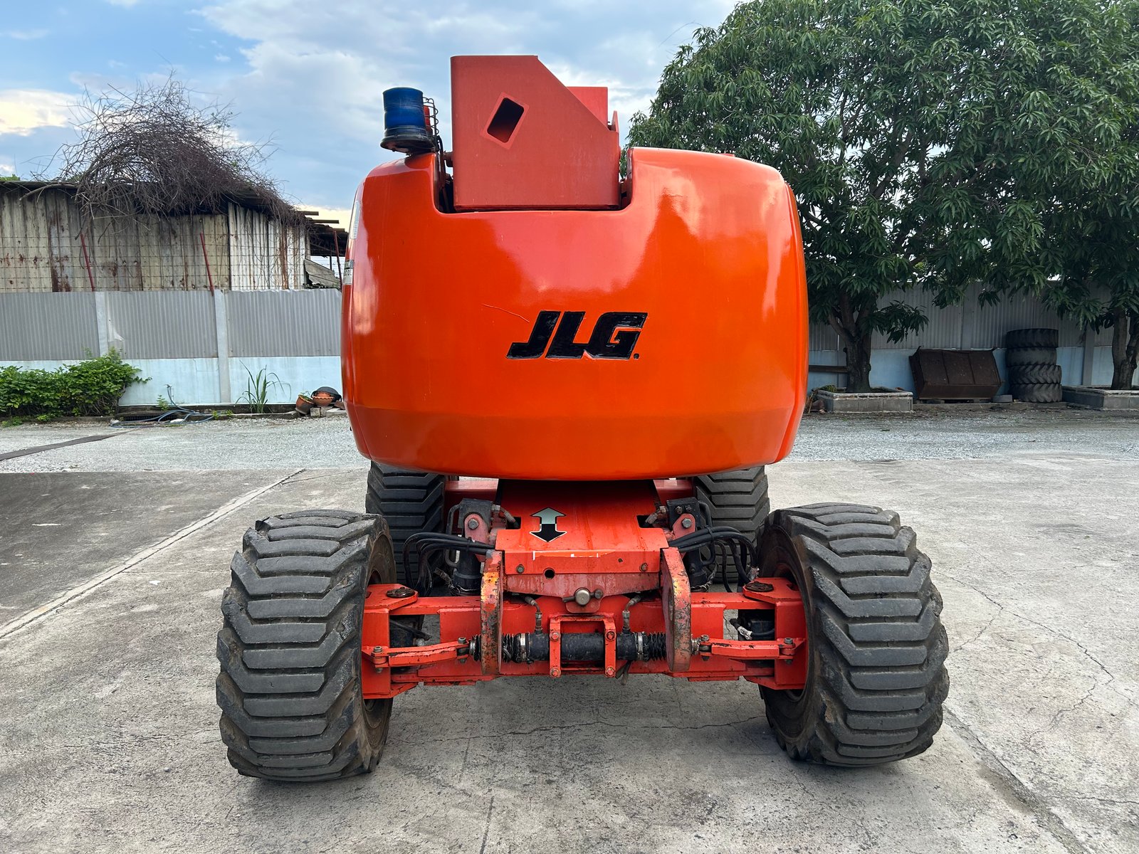 ขายรถกระเช้าบูม JLG รุ่น 450AJ ความสูง 13.7 เมตร รถเก่านอก ติดต่อ Line jiraroj2909