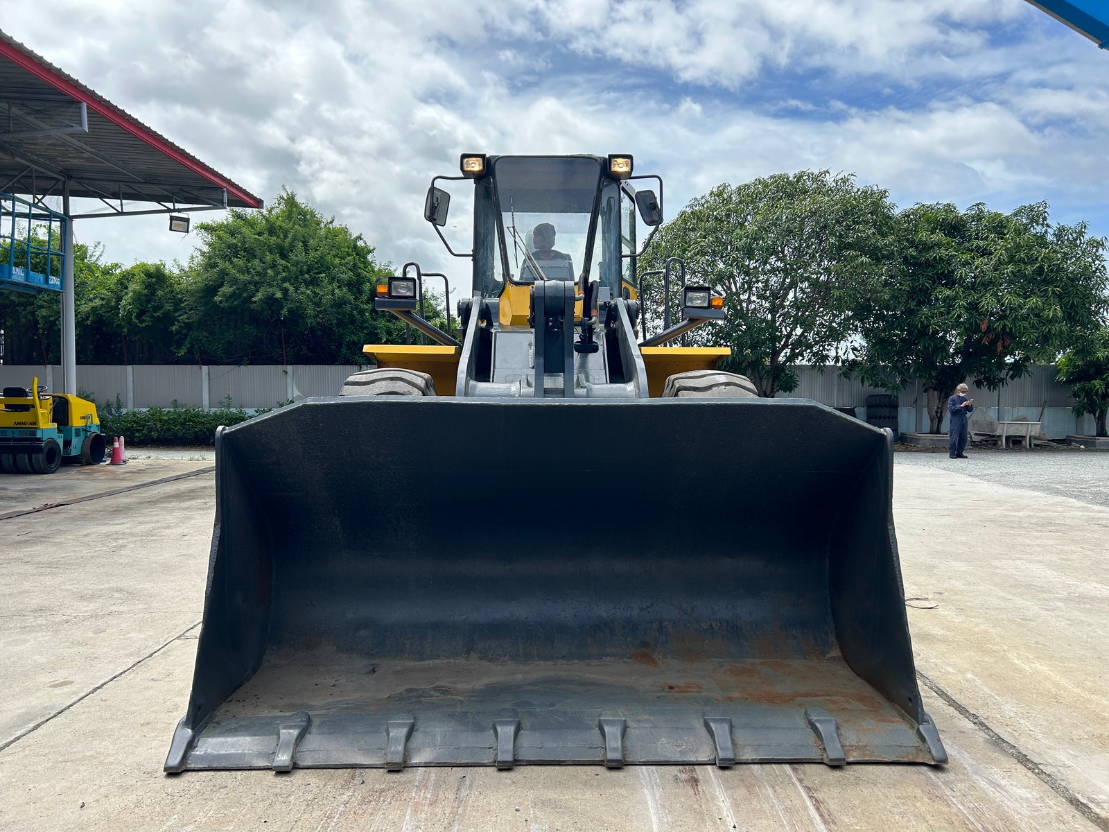 รถตักล้อยาง KOMATSU WA380-3 บุ้งกี๋ 3 คิว ยกสูง 3.9 ม. รถเก่านอกนำเข้า ติดต่อ Line jiraroj2909