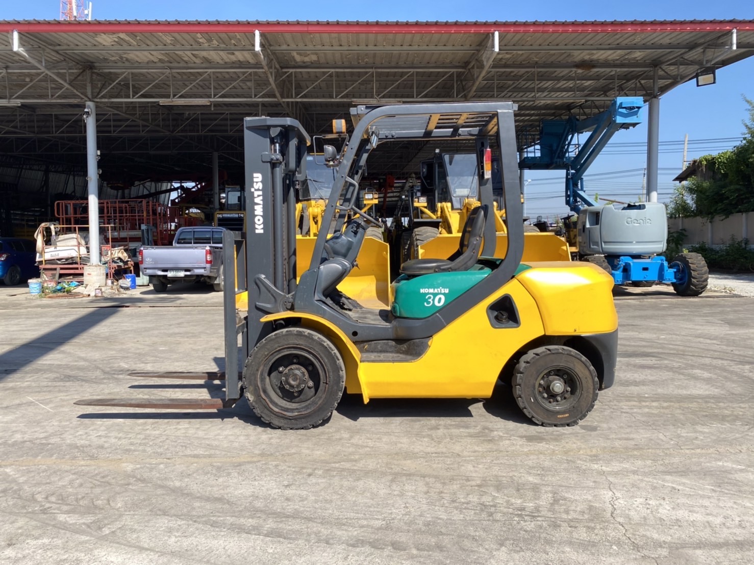 โฟล์คลิฟท์ KOMATSU FD30T-16 รถโฟล์คลิฟท์ 3ตัน ยกสูง3เมตร ติดต่อ Line jiraroj2909 โฟล์คลิฟท์ KOMATSU FD30T-16 รถโฟล์คลิฟท์ 3ตัน ยกสูง3เมตร ติดต่อ Line jiraroj2909