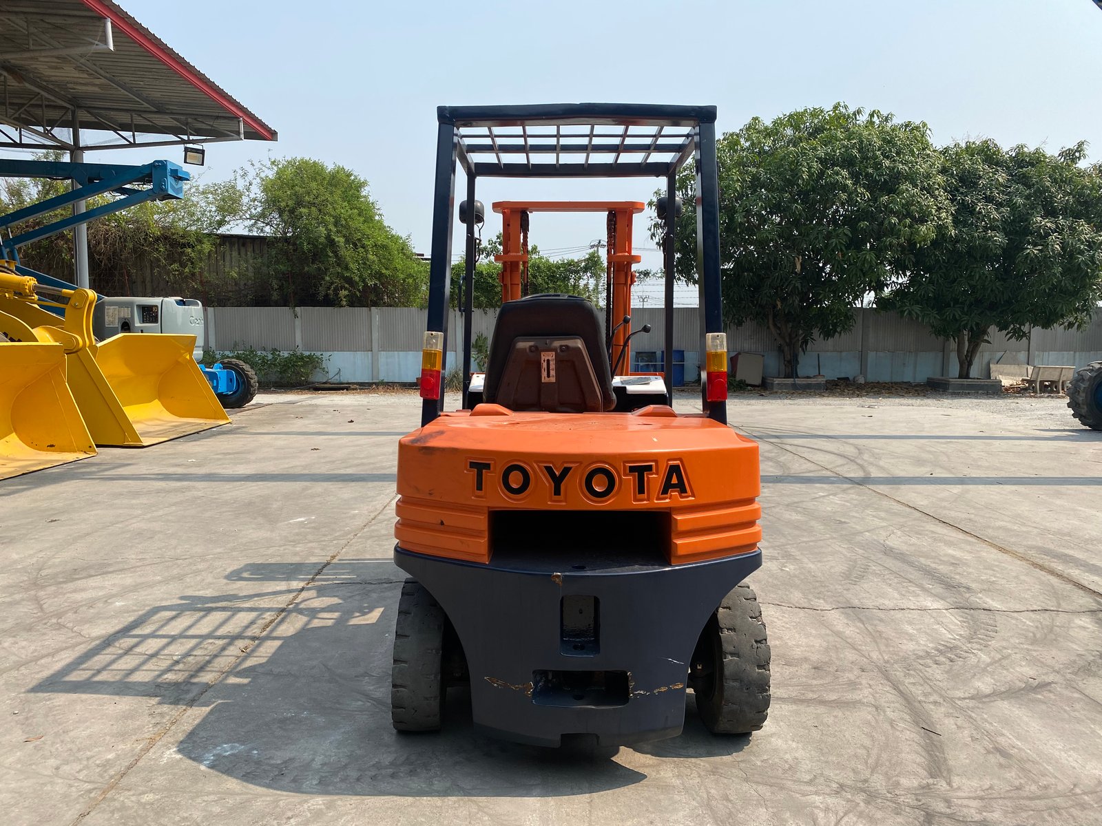 รถฟอร์คลิฟท์ TOYOTA 02-5FD25 ยก 2.5 ตัน เสาสูง 3เมตร ติดต่อ Line jiraroj2909