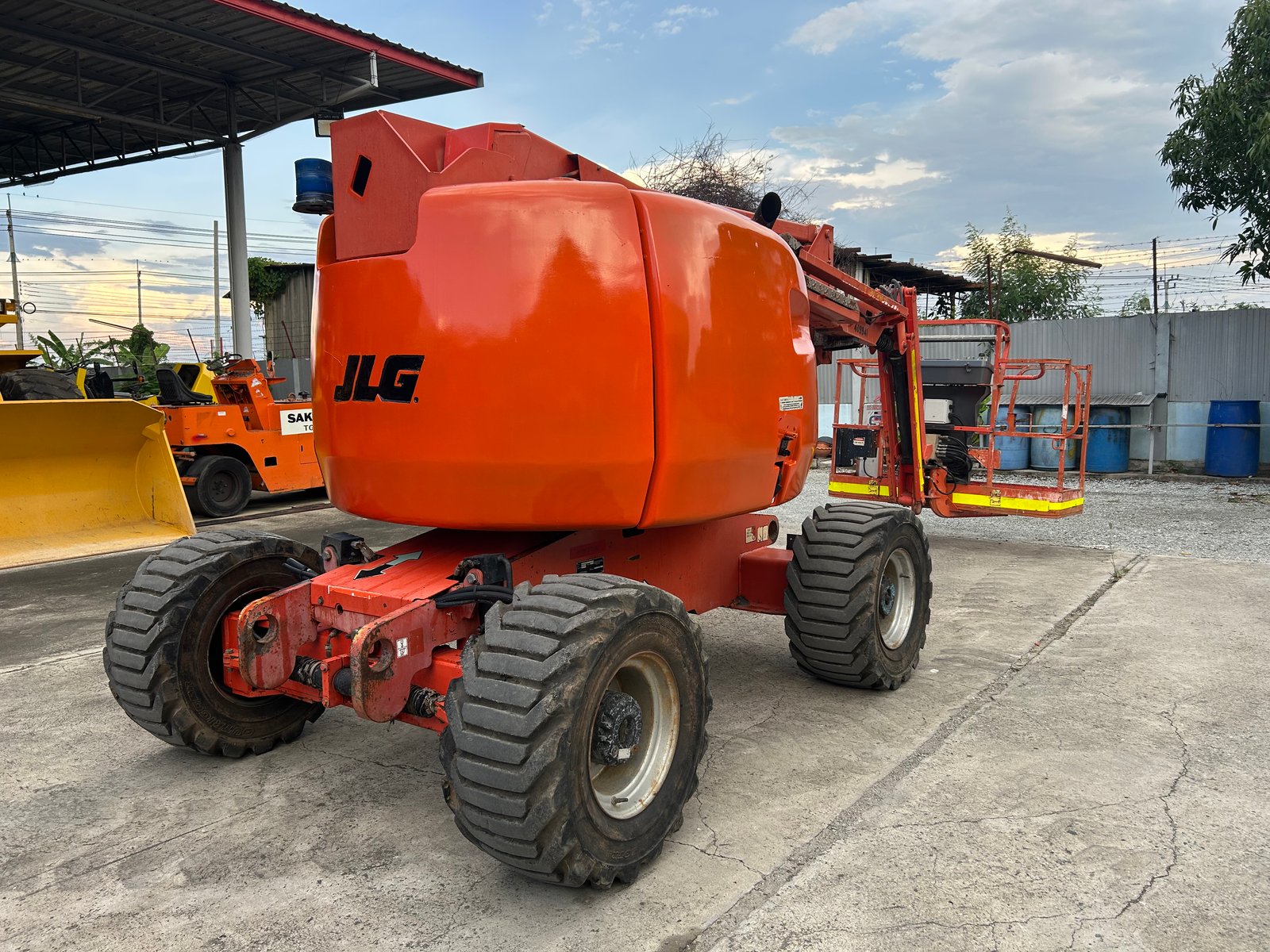 ขายรถกระเช้าบูม JLG รุ่น 450AJ ความสูง 13.7 เมตร รถเก่านอก ติดต่อ Line jiraroj2909