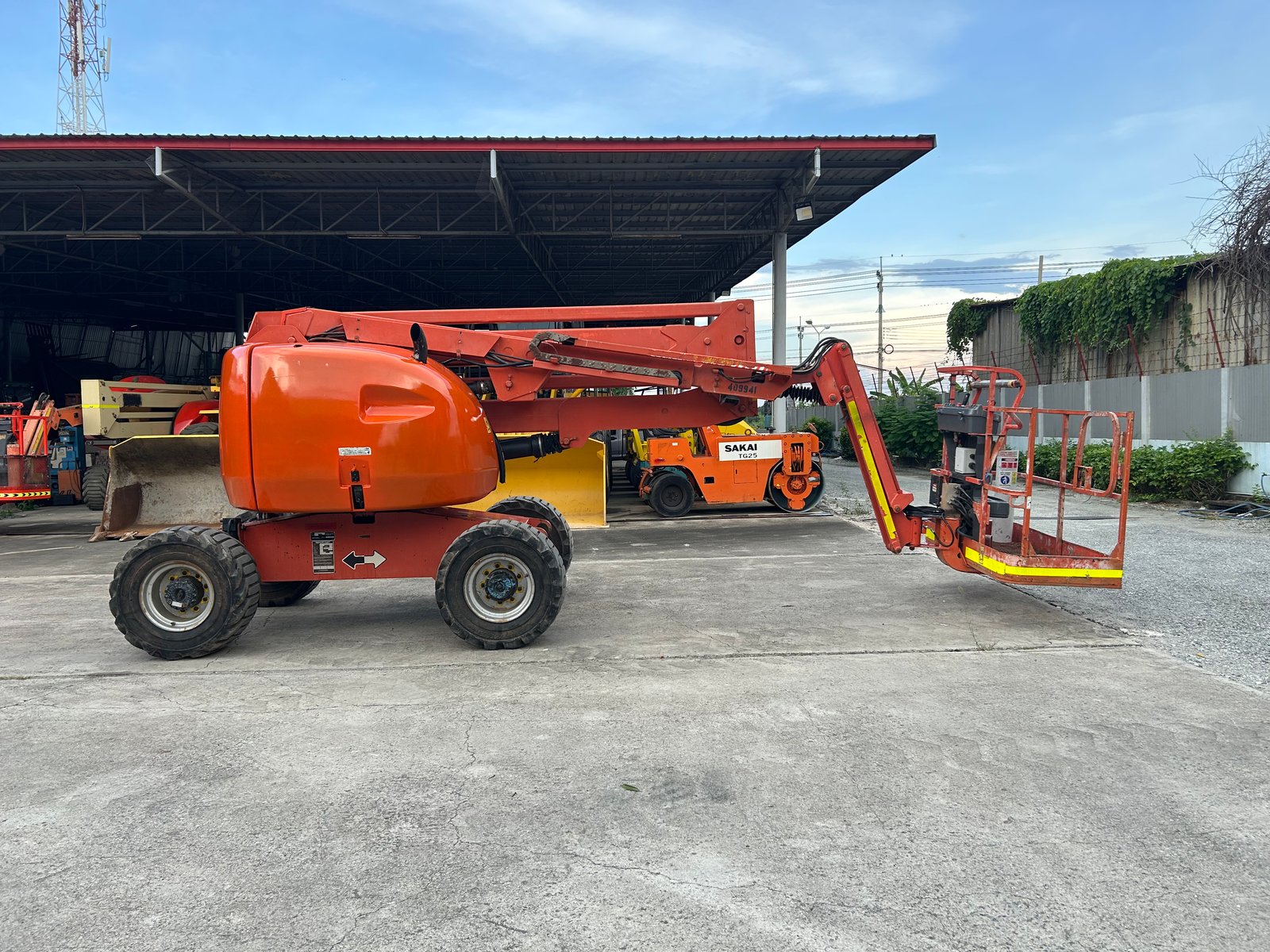 ขายรถกระเช้าบูม JLG รุ่น 450AJ ความสูง 13.7 เมตร รถเก่านอก ติดต่อ Line jiraroj2909